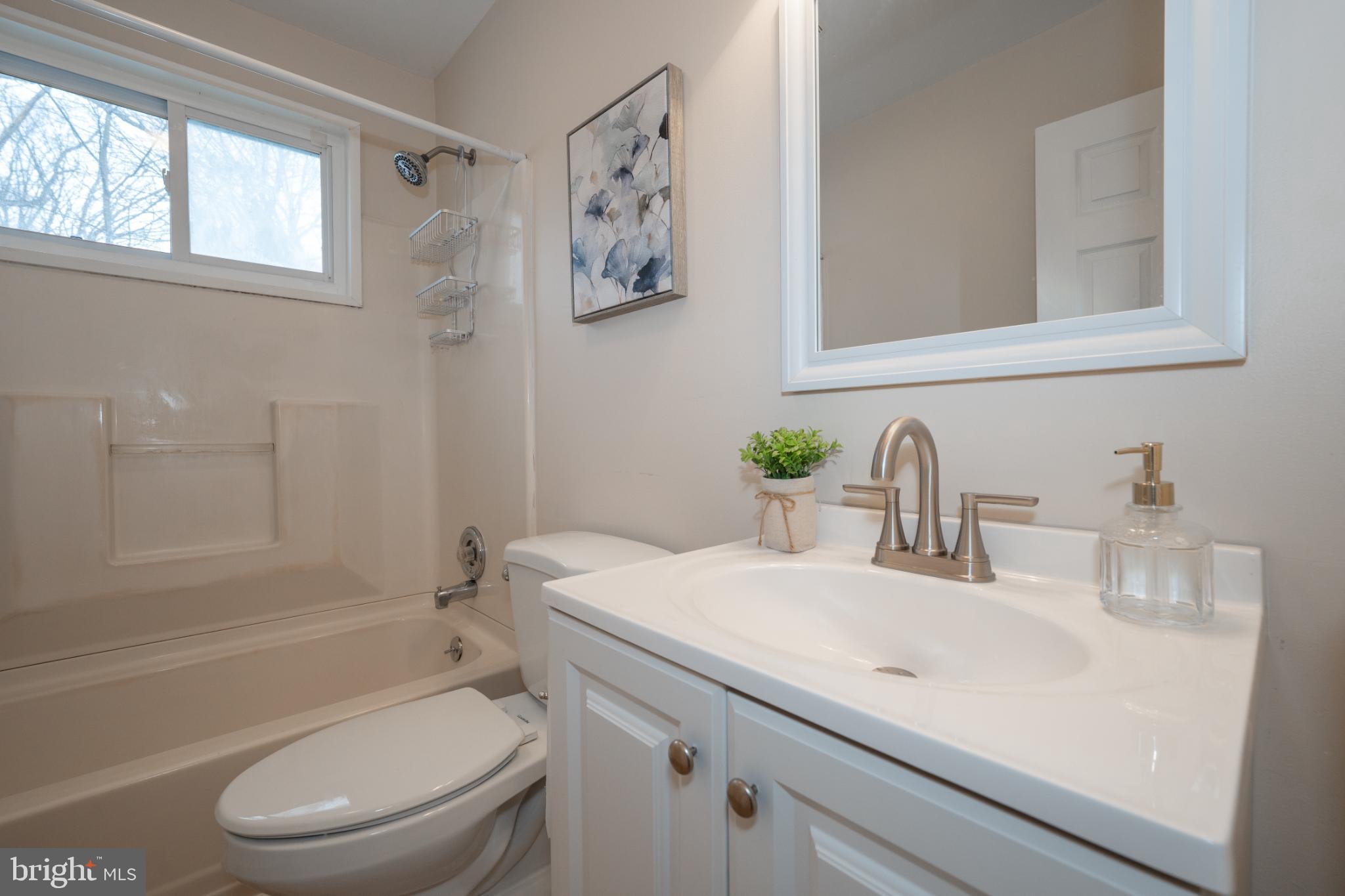 FLORA HILLS - Residential