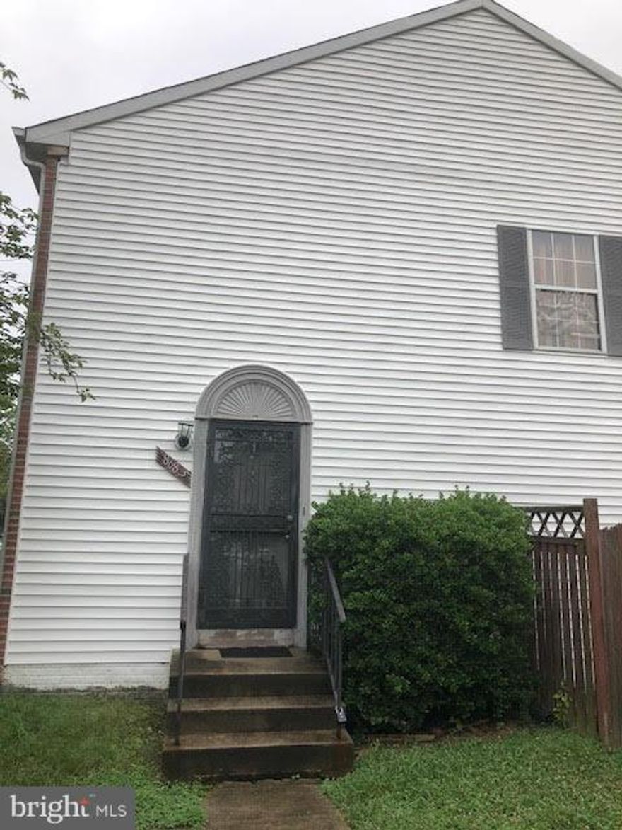 iNVESTORS DREAM!!!Great end-unit Townhouse.  CASH OR 203K ONLY. 3 BEDS 2.5 BATHS AND FULL BASEMENT.  24HOURS NOTICE.