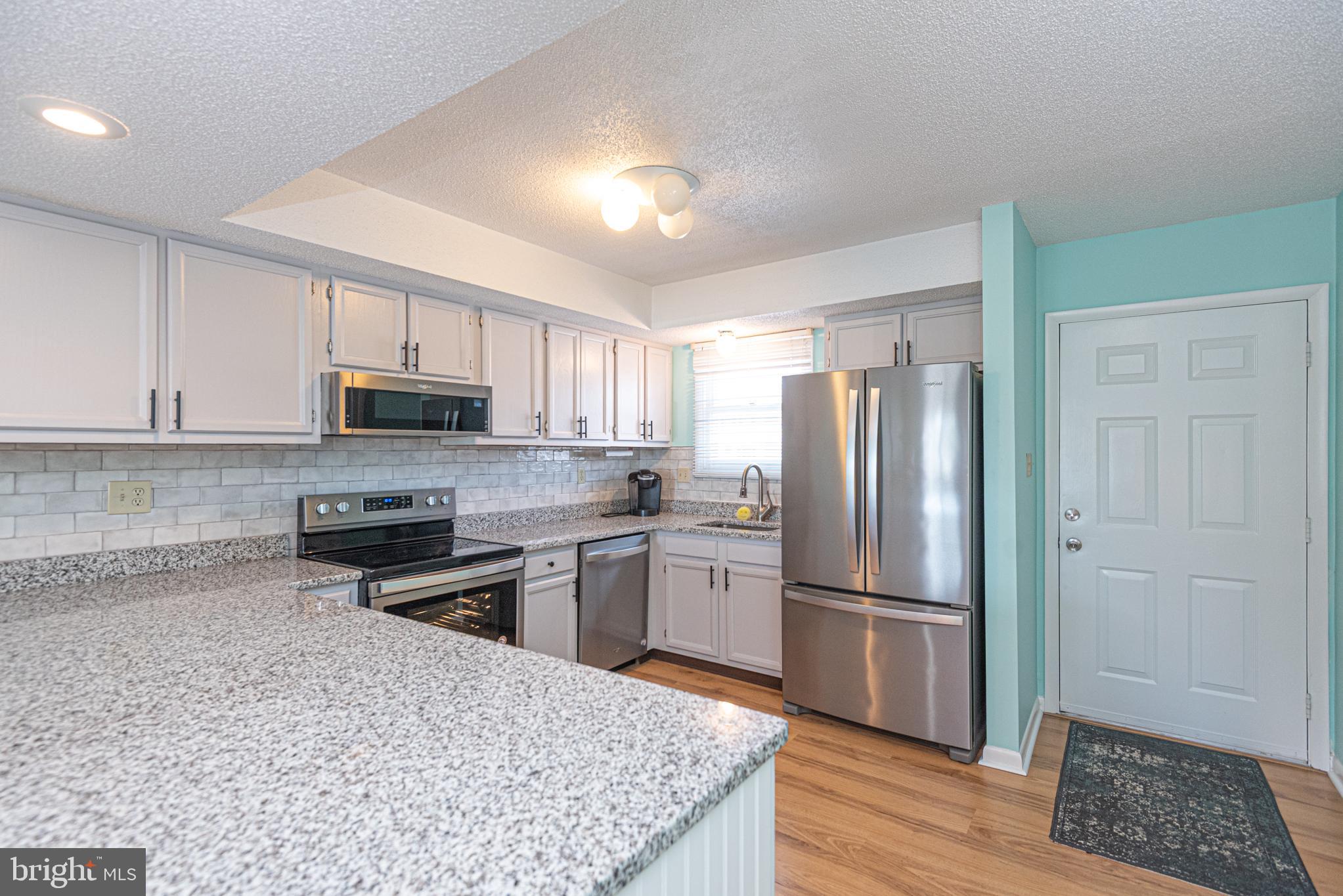 607 BAYSHORE COURT 2