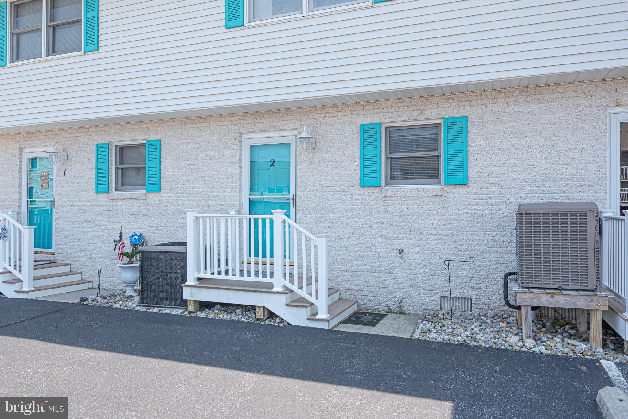 607 BAYSHORE COURT 2