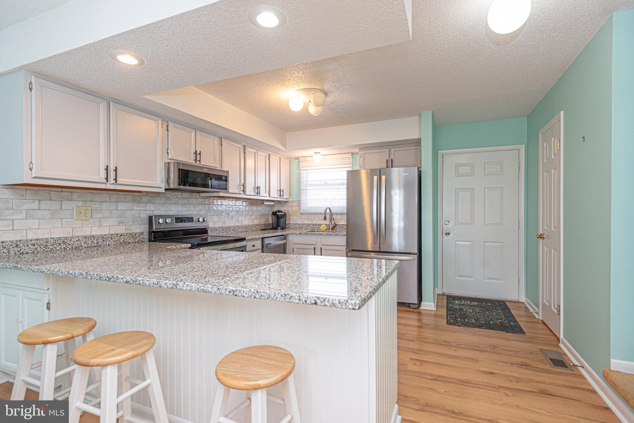 607 BAYSHORE COURT 2