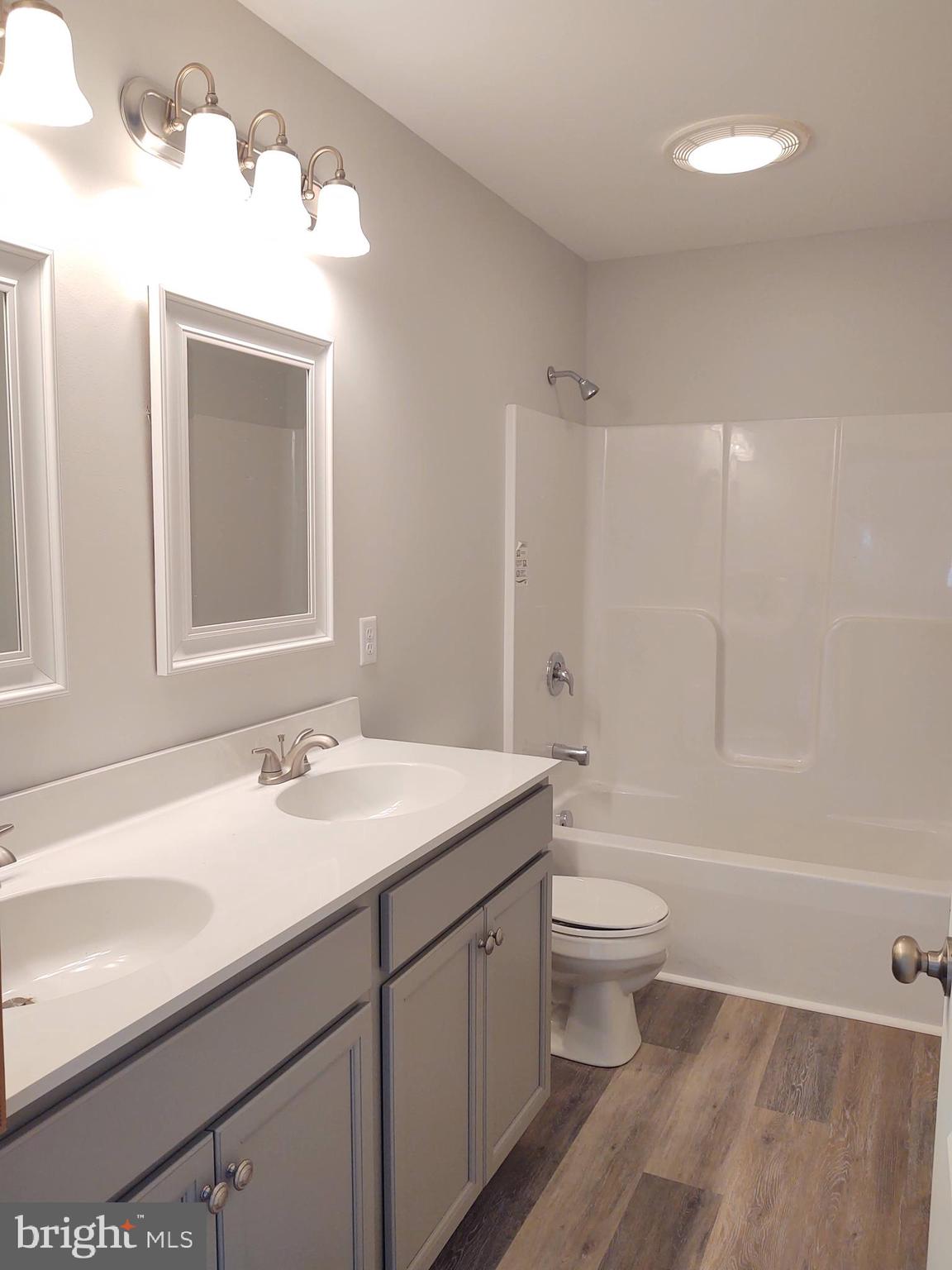 RANDOM OAKS PHASE II - Residential