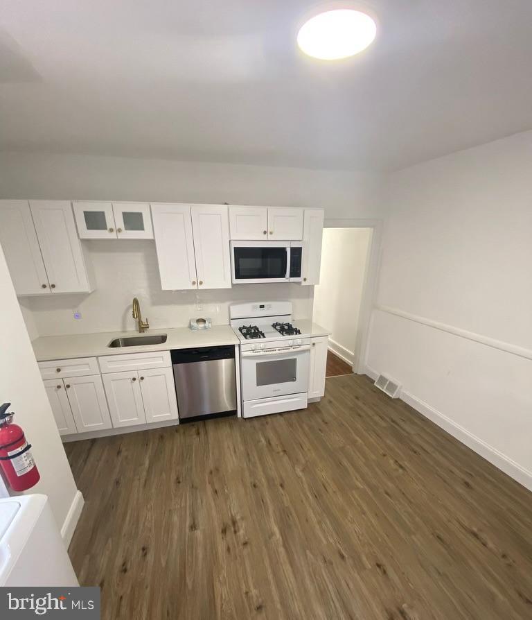 102 CHESTNUT STREET 2ND FLOOR