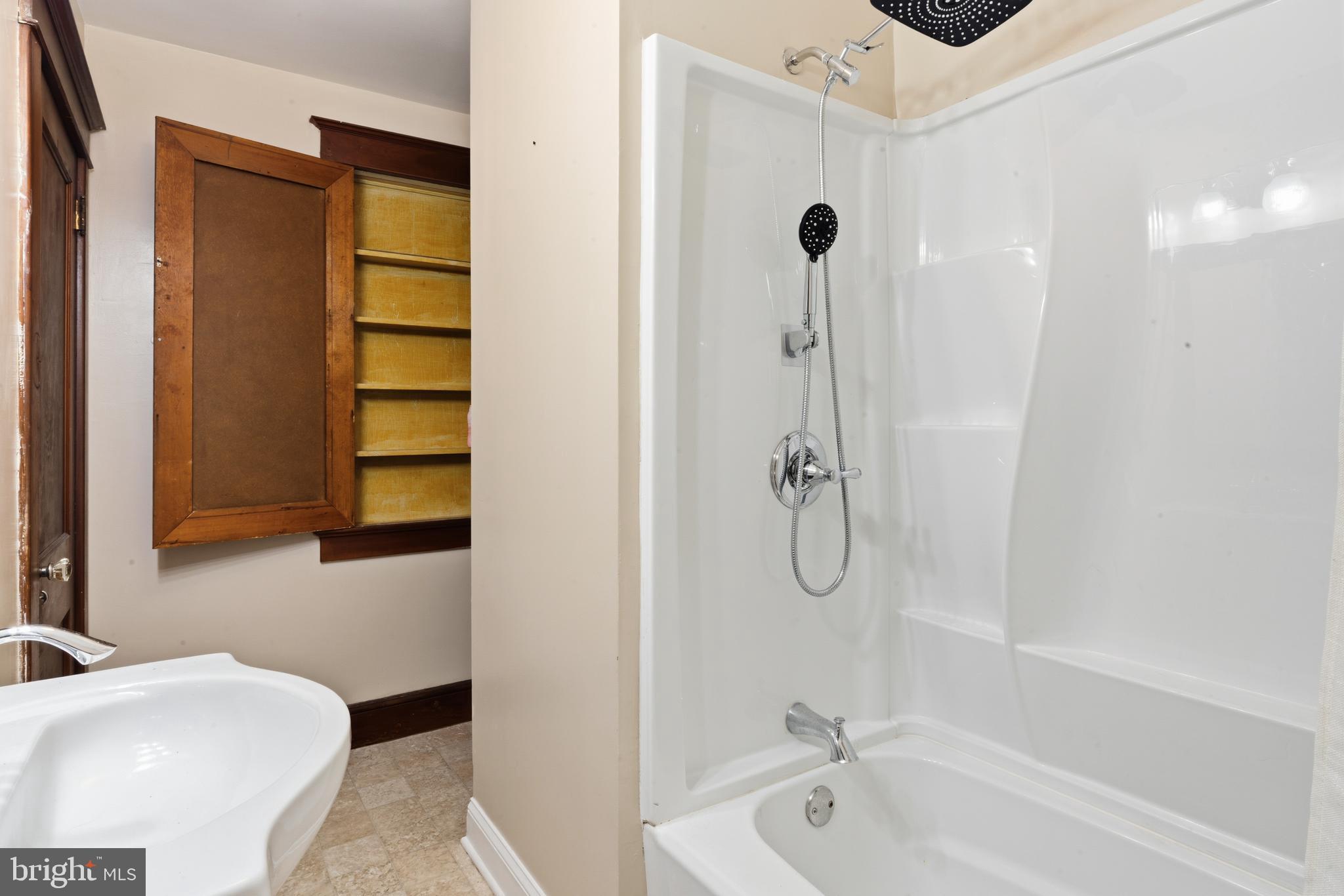 DAMASCUS OUTSIDE - Residential