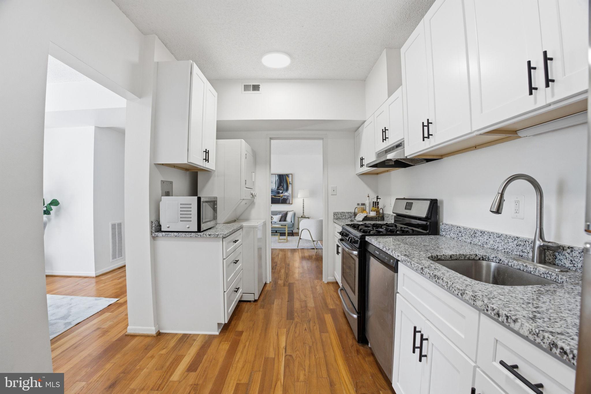 HUNTERS WOODS VILLAGE - Residential