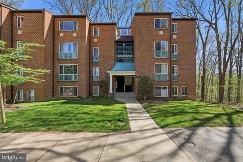 Photo of 11805 Breton Court #1A, RESTON, VA 20191 (MLS # VAFX2299038)