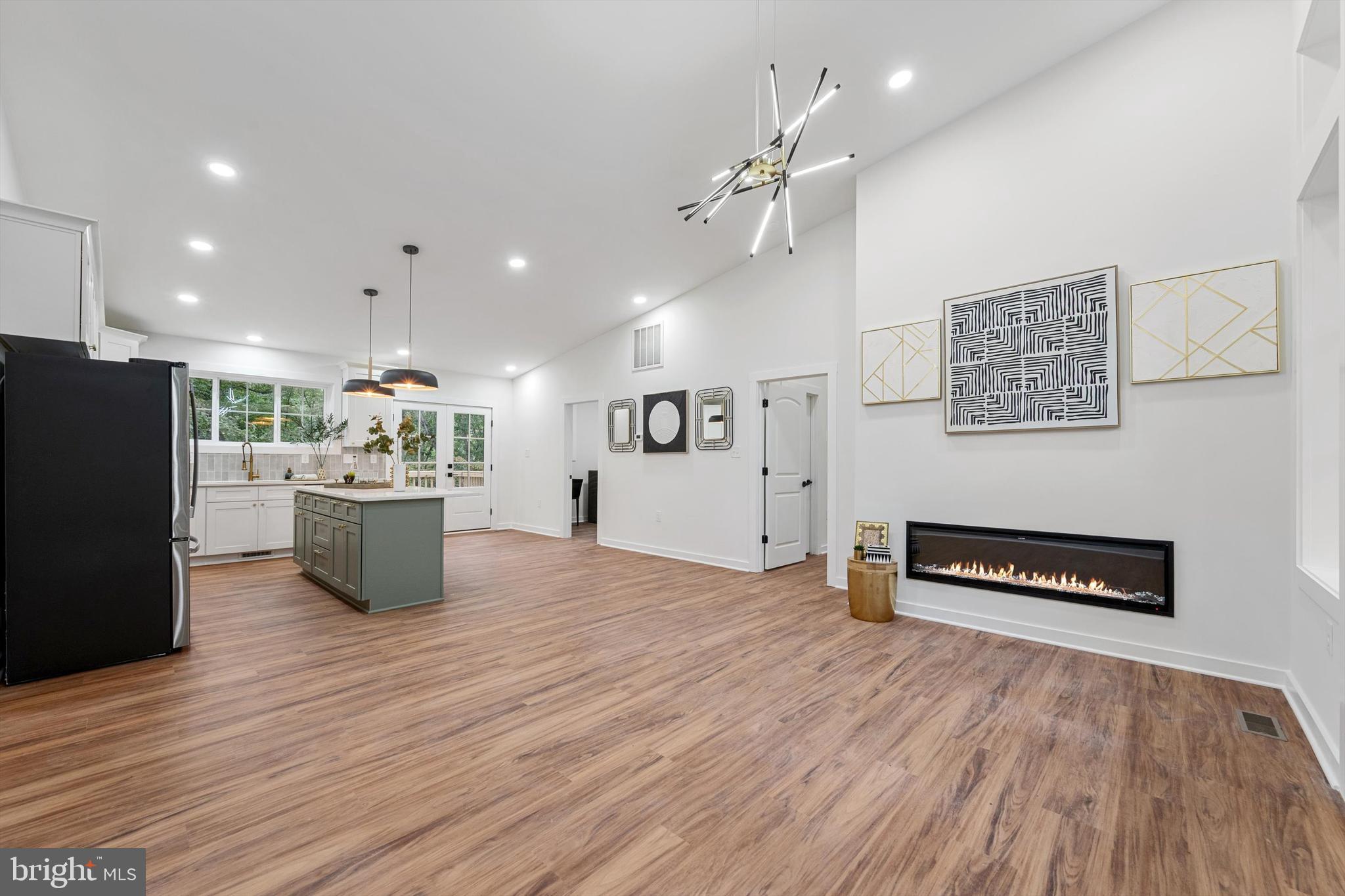 RIVERSIDE - Residential