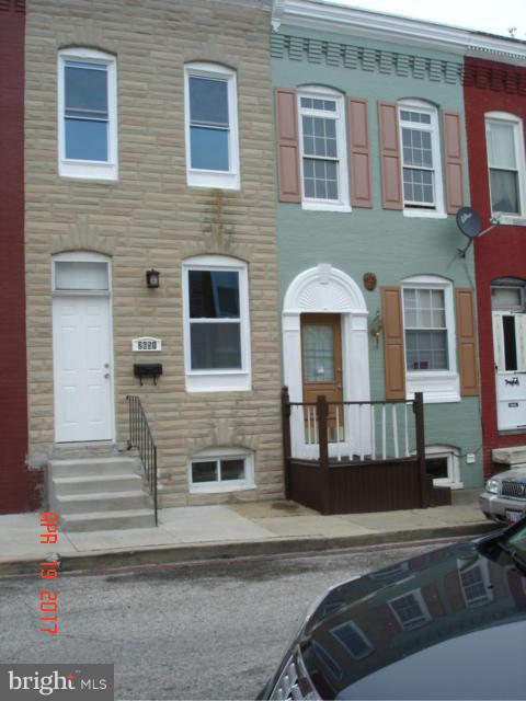 BACH ON THE MARKET. Beautiful renovation of this 2 br home in the heart of Remington includes new floors and recessed lights throughout entire unit.. Granite countertop and new stainless steel appliances, mosaic backsplash. Complete new bathroom. Minutes from I-83 and Downtown Baltimore.