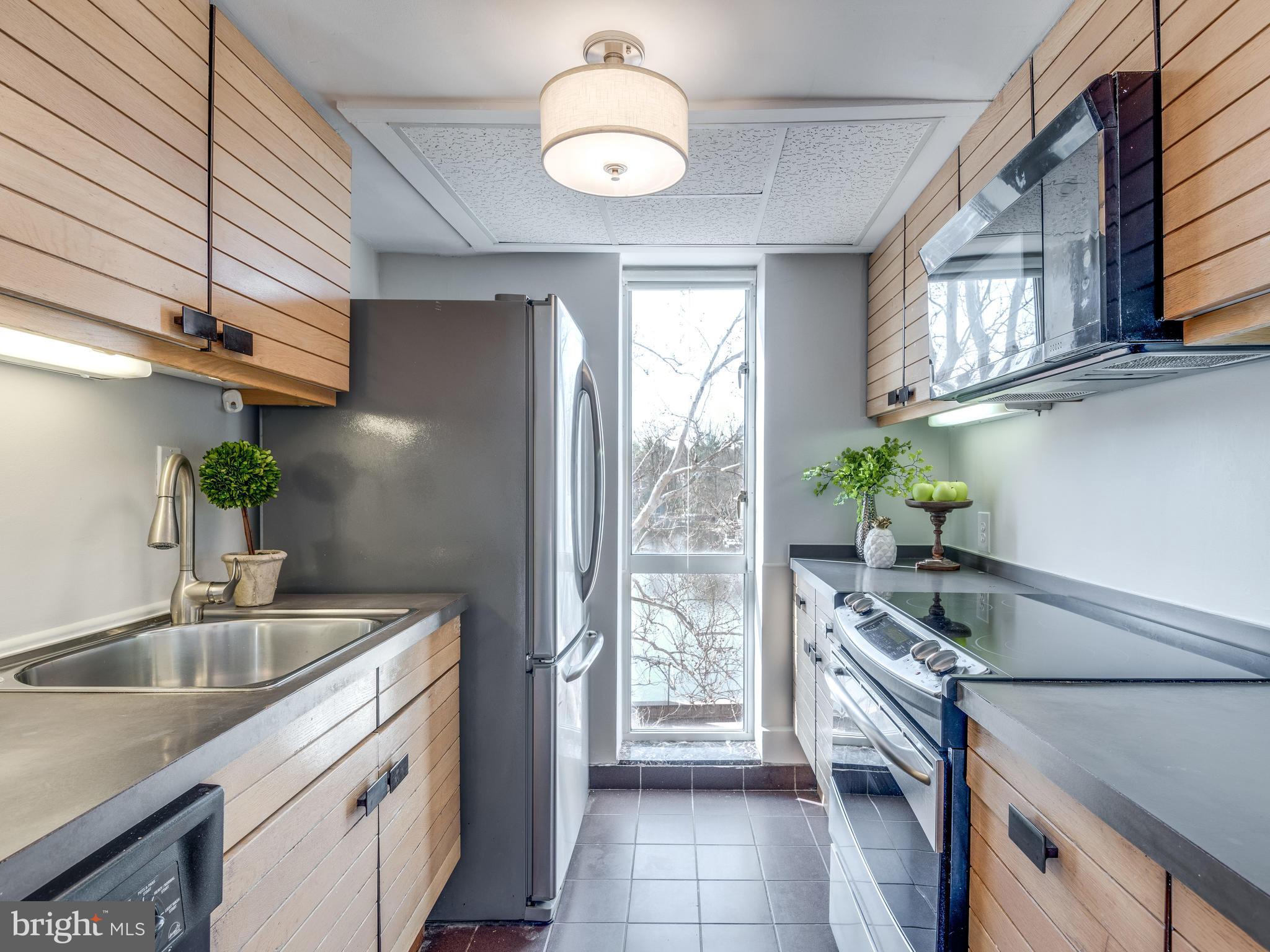 LAKE ANNE OF RESTON - Residential