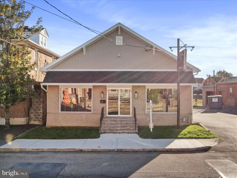 Photo of 128 W Third Street, WAYNESBORO, PA 17268 (MLS # PAFL2026936)