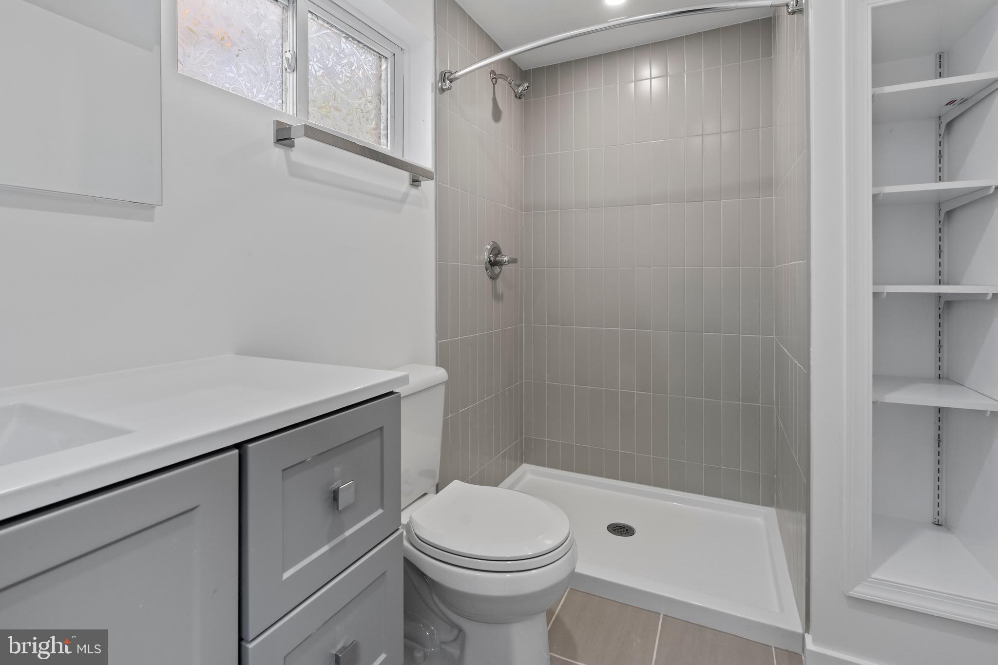 HOLLINS-ROUNDHOUSE HISTORIC DISTRICT - Residential Lease