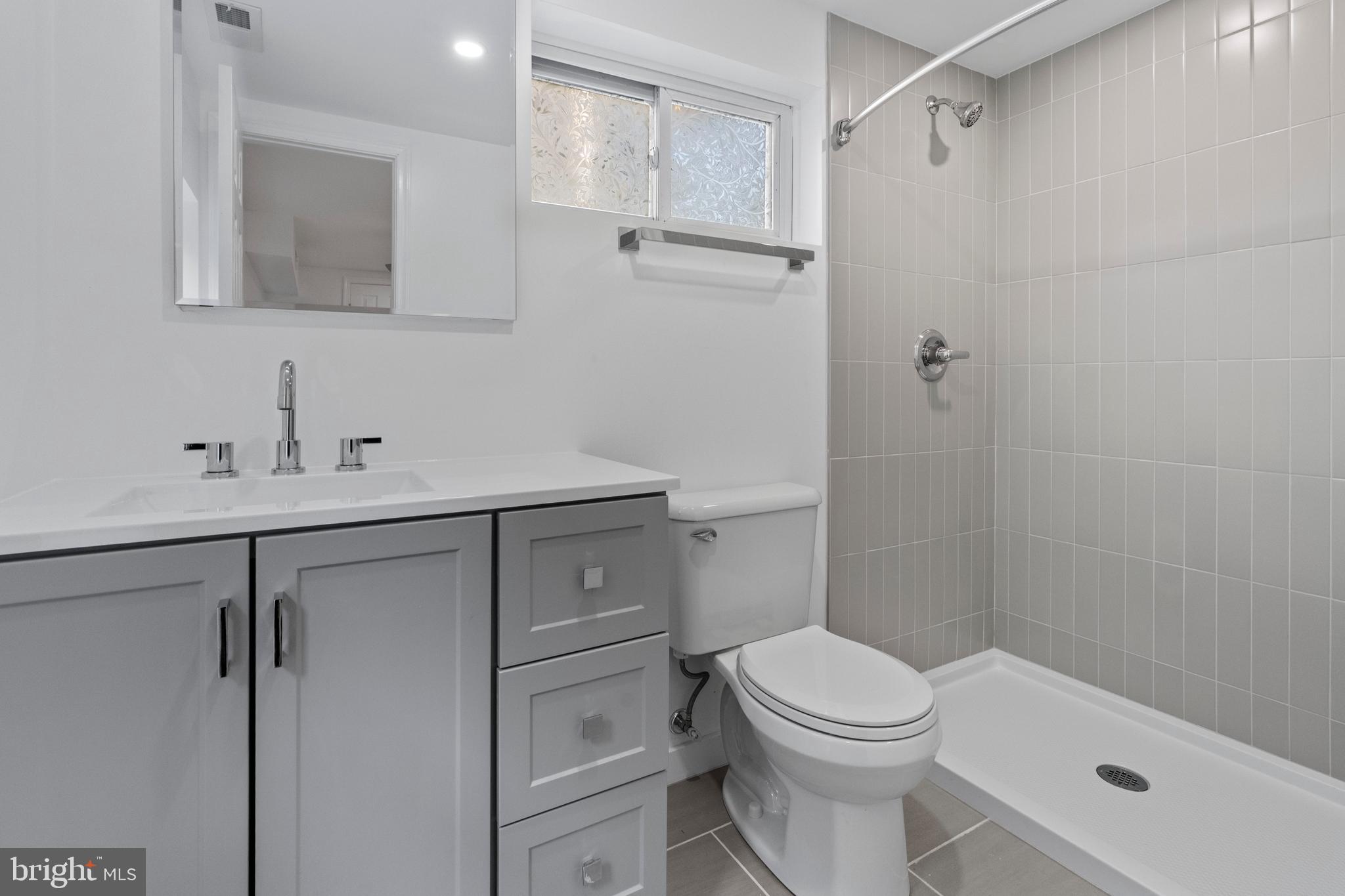 HOLLINS-ROUNDHOUSE HISTORIC DISTRICT - Residential Lease