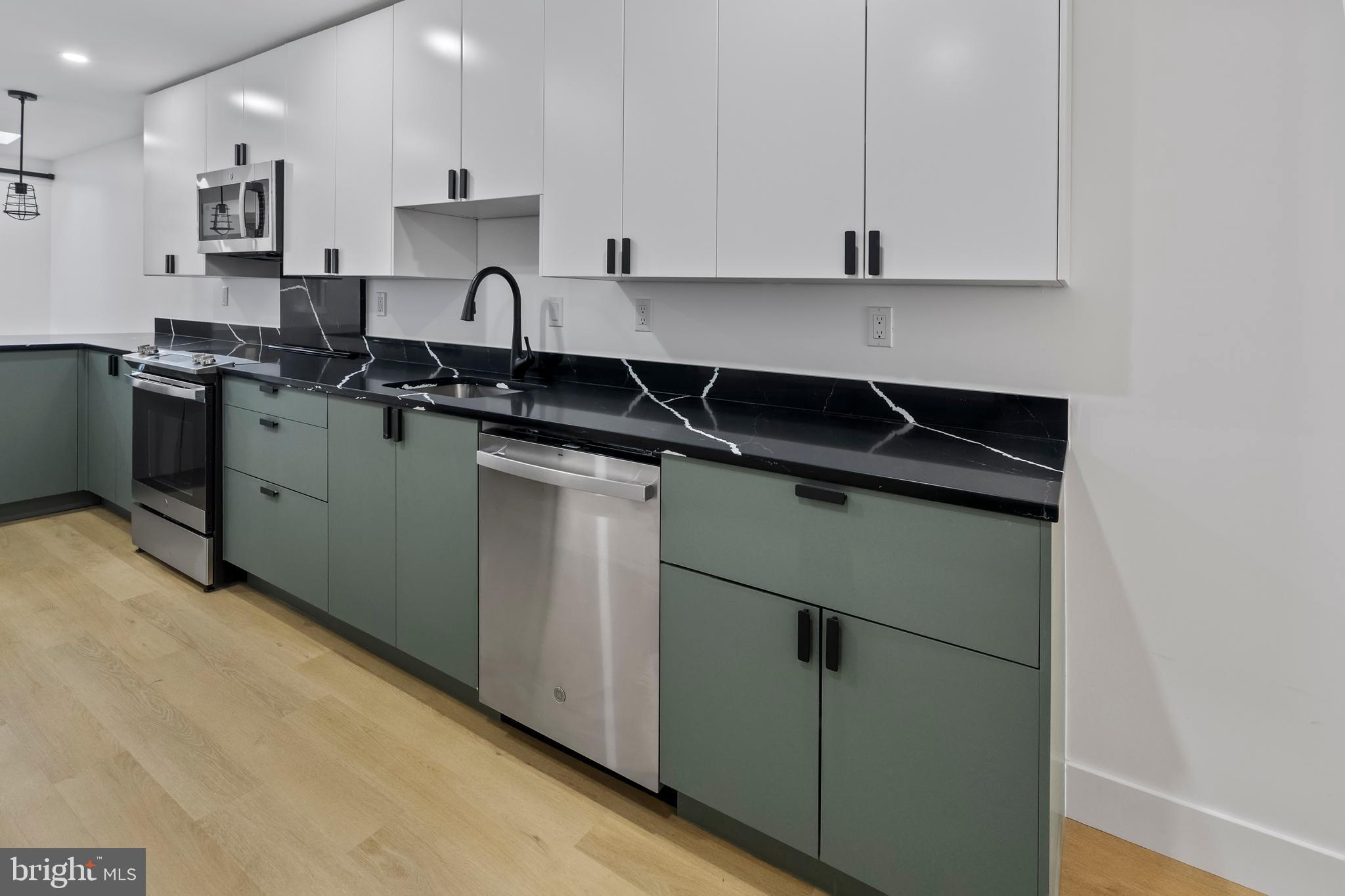 HOLLINS-ROUNDHOUSE HISTORIC DISTRICT - Residential Lease