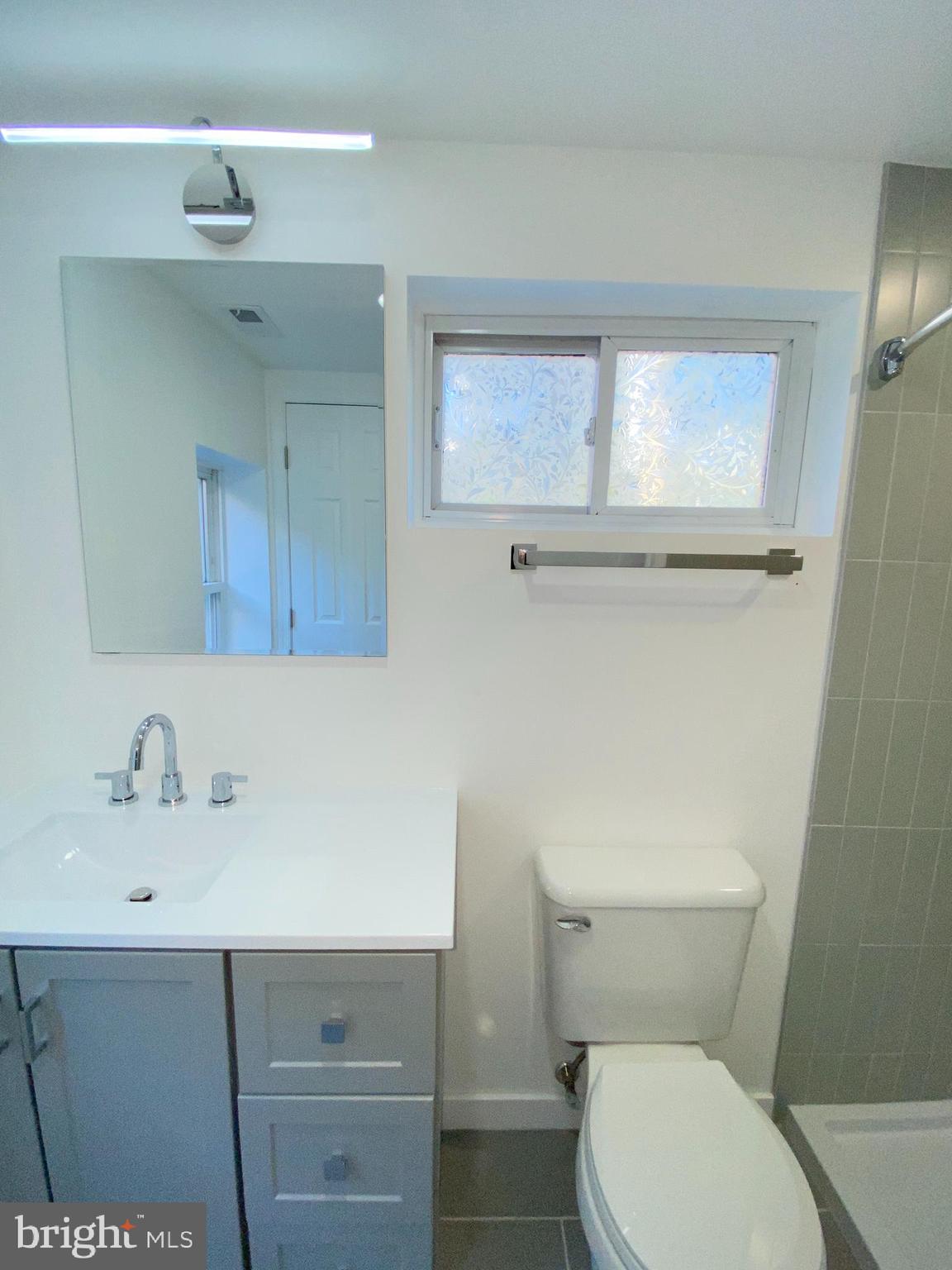 HOLLINS-ROUNDHOUSE HISTORIC DISTRICT - Residential Lease