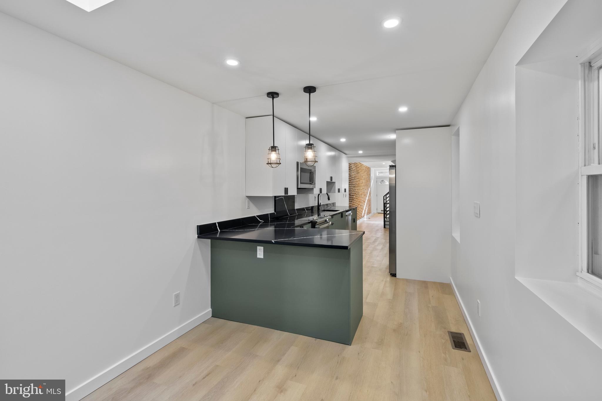 HOLLINS-ROUNDHOUSE HISTORIC DISTRICT - Residential Lease