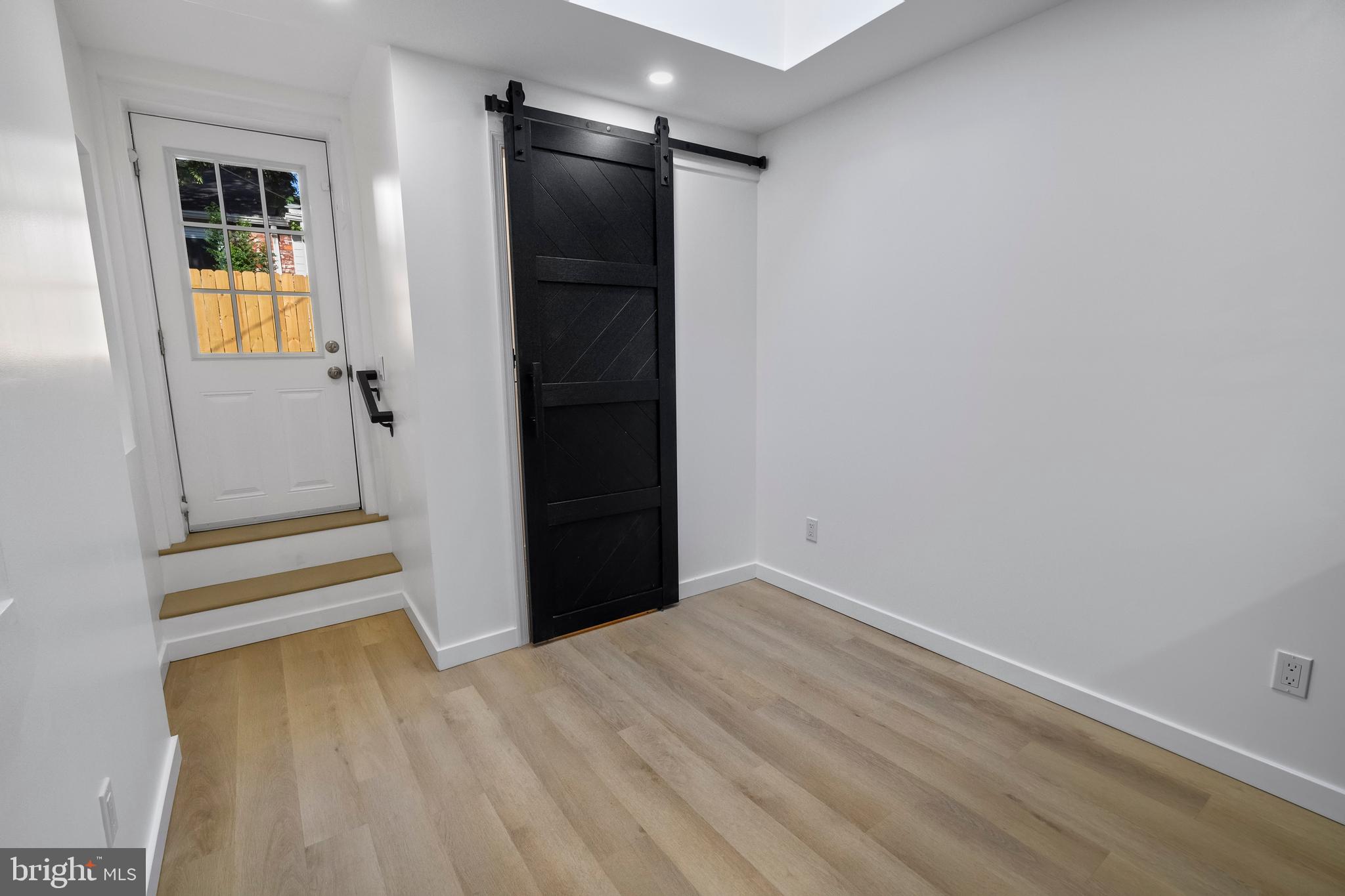 HOLLINS-ROUNDHOUSE HISTORIC DISTRICT - Residential Lease