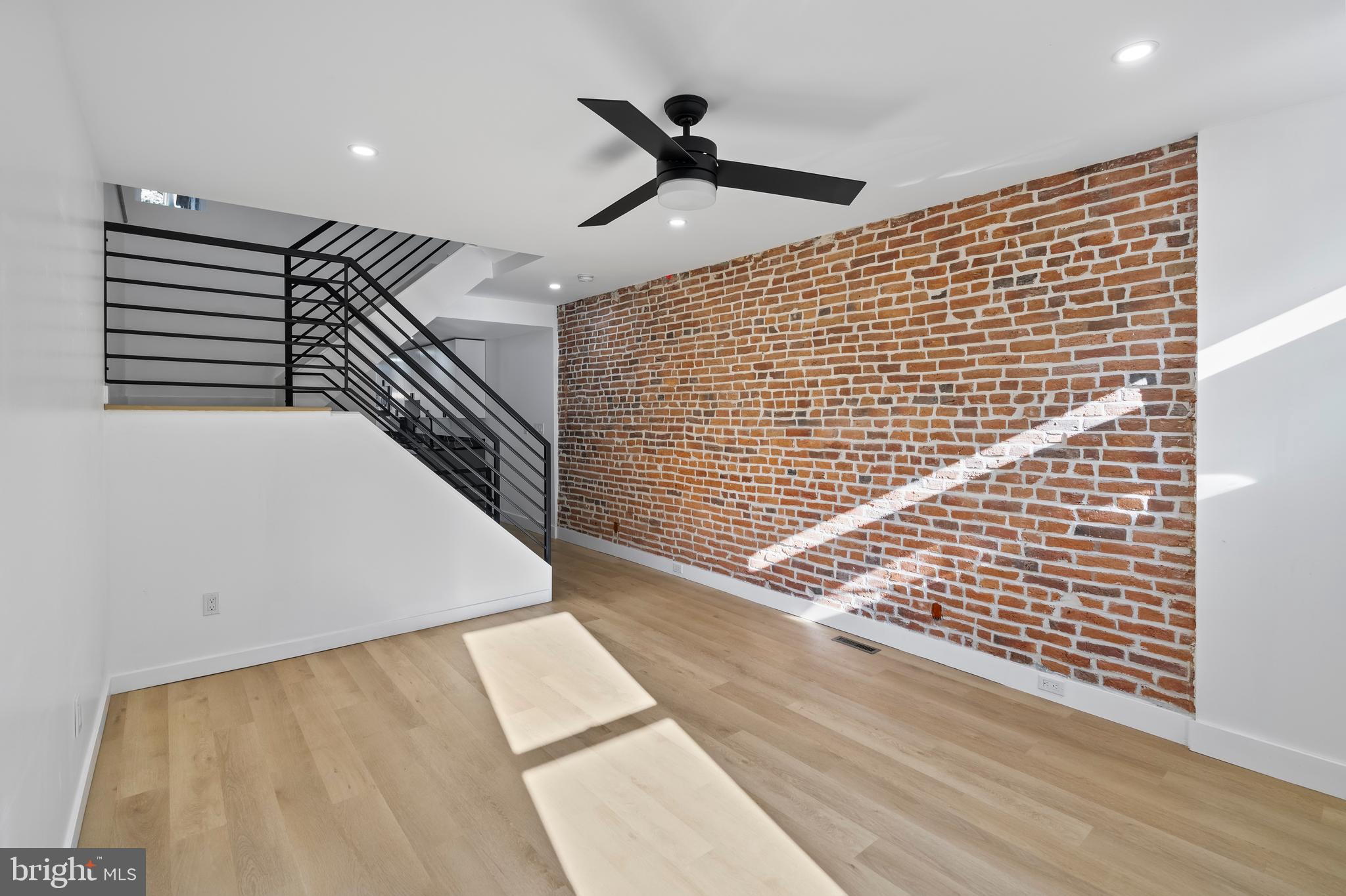 HOLLINS-ROUNDHOUSE HISTORIC DISTRICT - Residential Lease