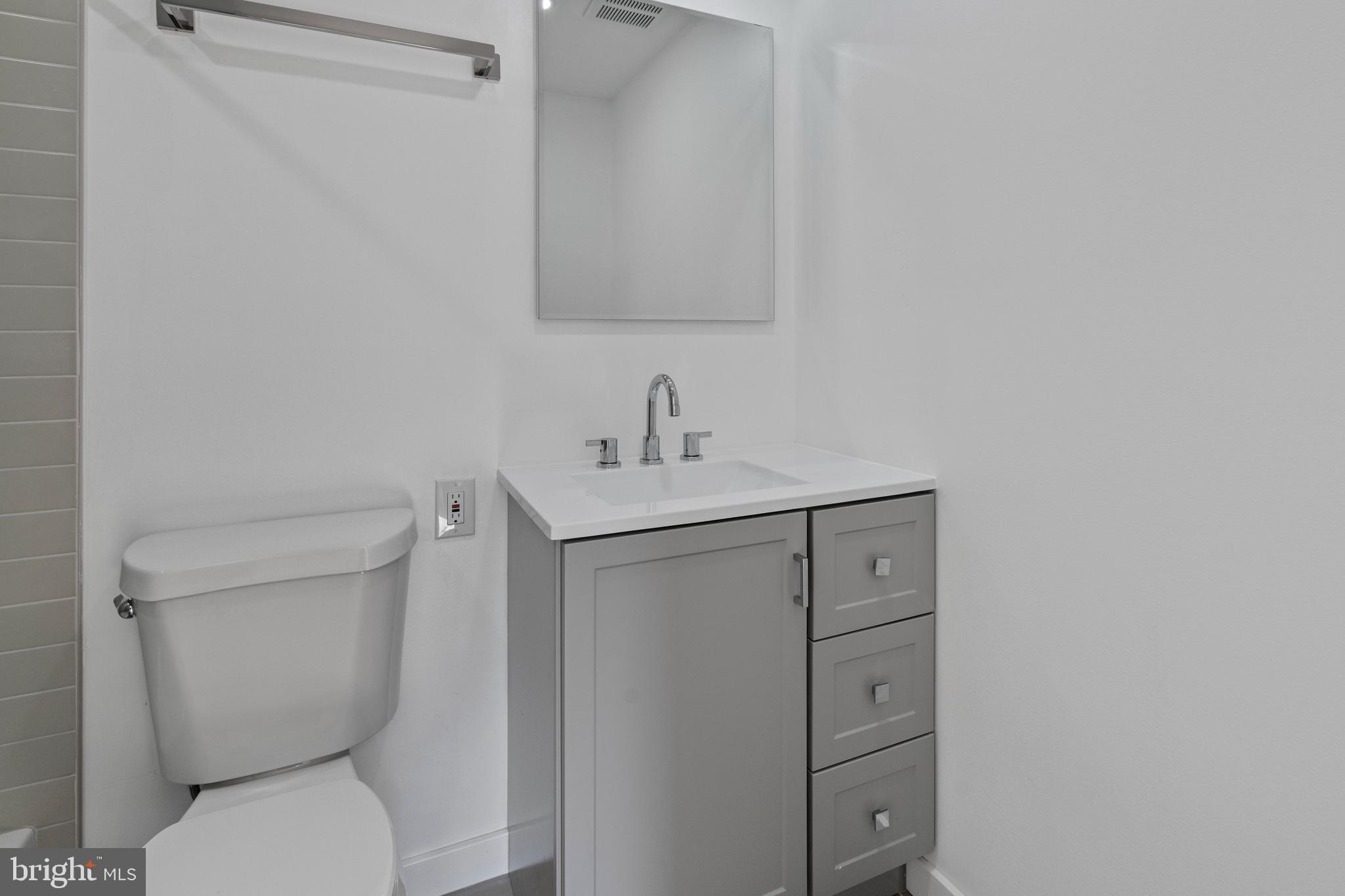 HOLLINS-ROUNDHOUSE HISTORIC DISTRICT - Residential Lease