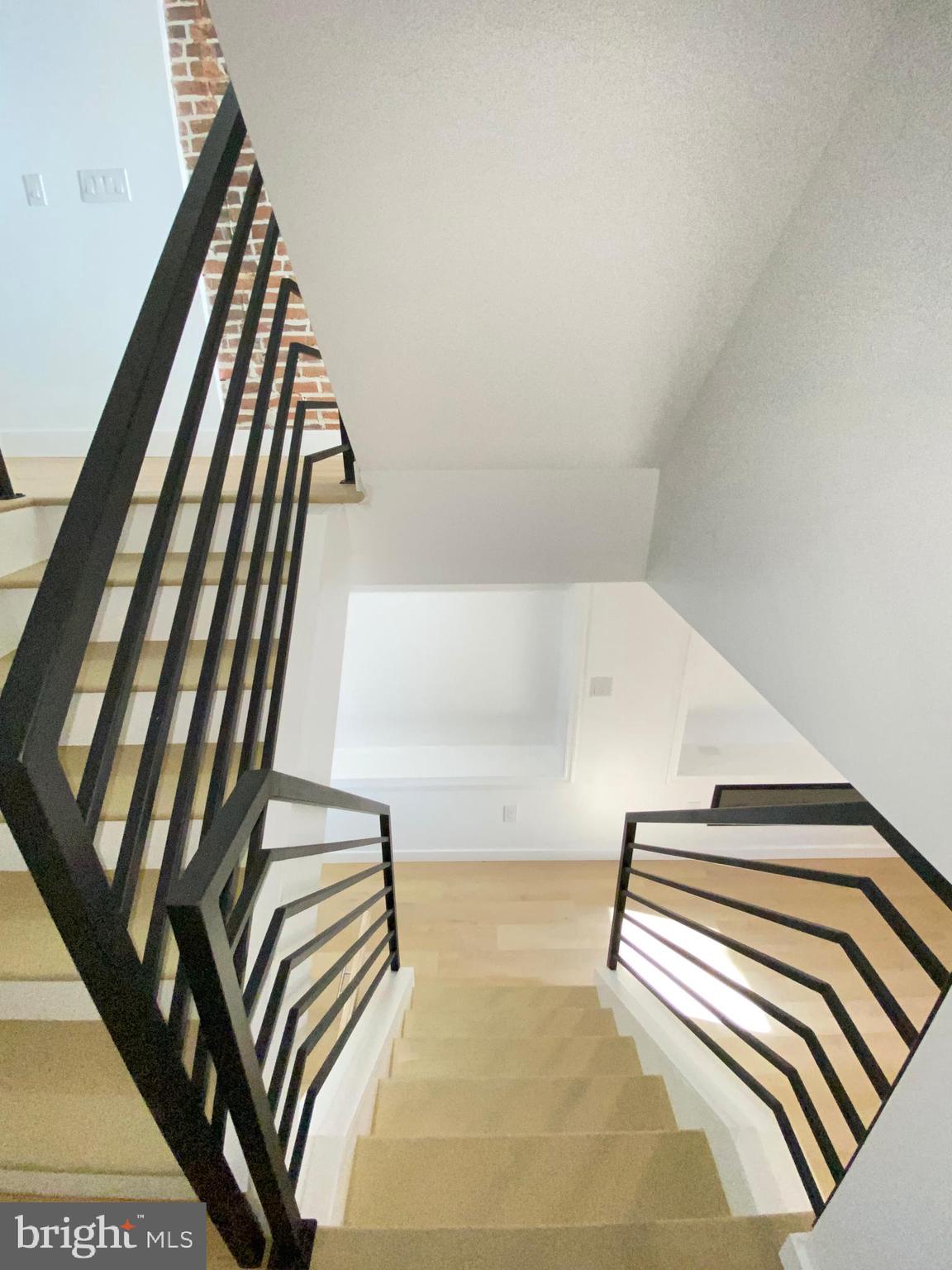 HOLLINS-ROUNDHOUSE HISTORIC DISTRICT - Residential Lease