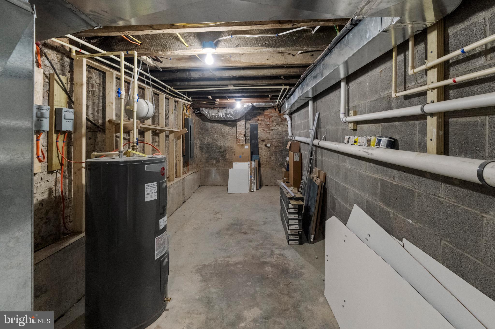 HOLLINS-ROUNDHOUSE HISTORIC DISTRICT - Residential Lease