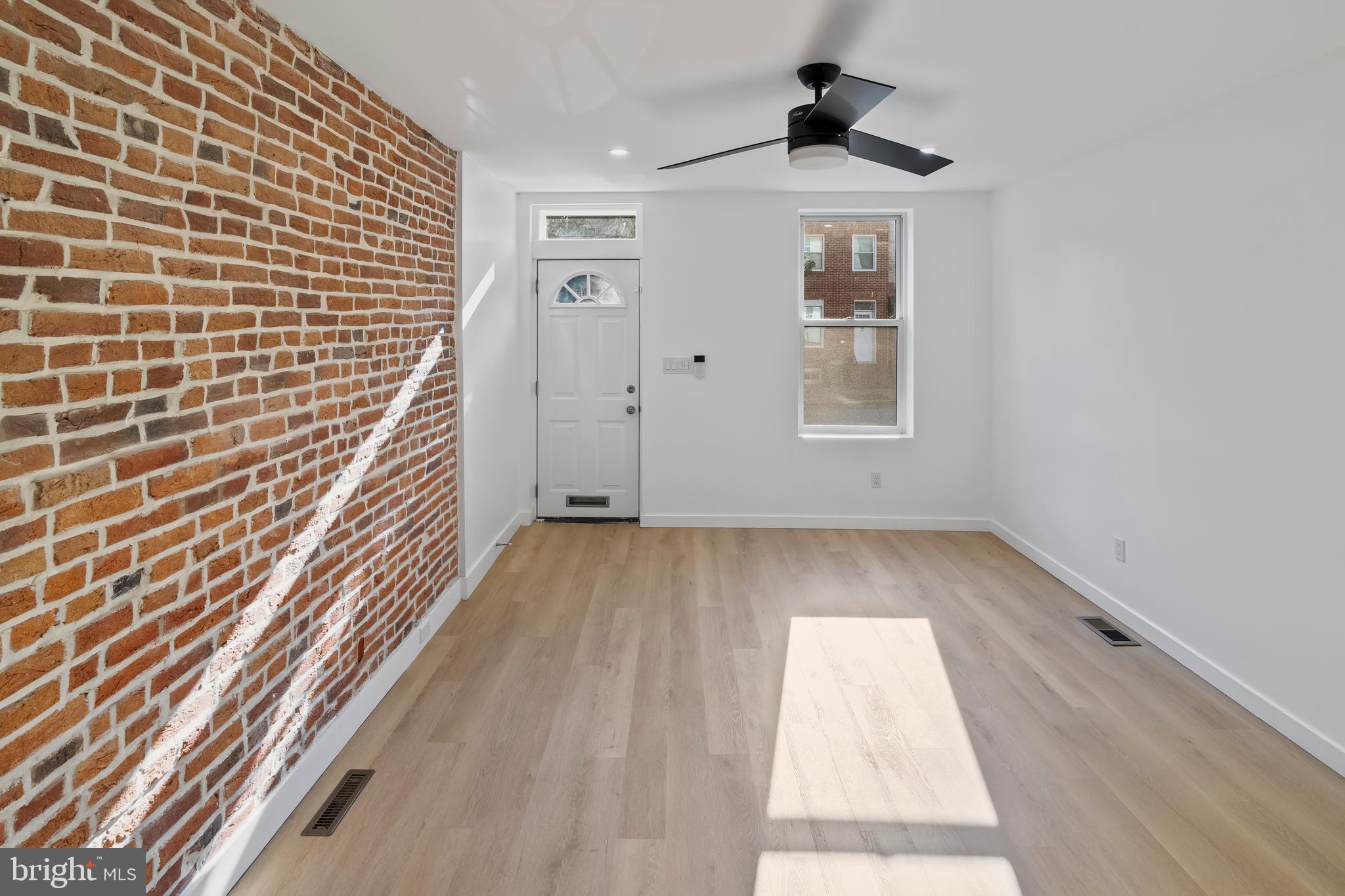 HOLLINS-ROUNDHOUSE HISTORIC DISTRICT - Residential Lease