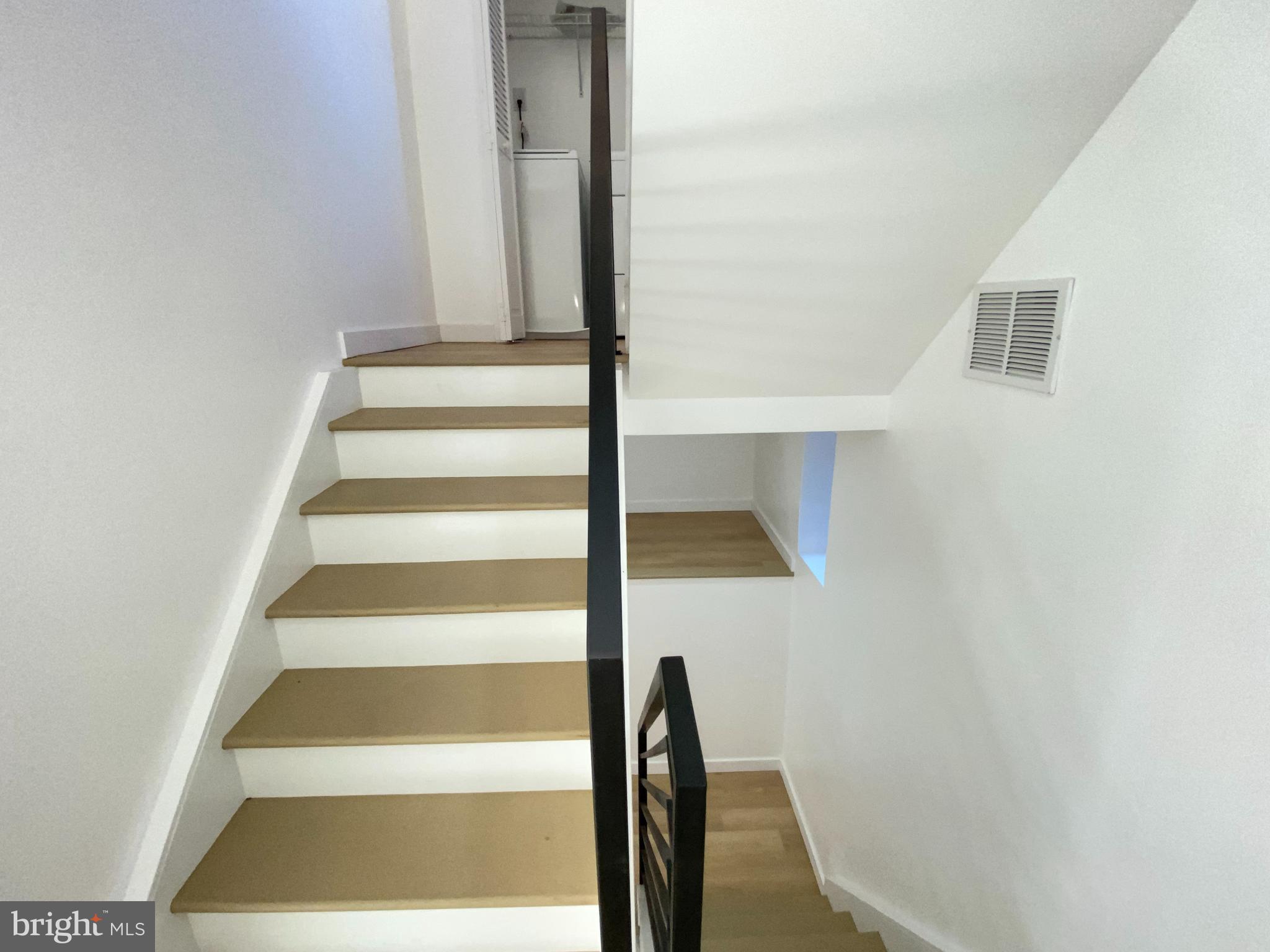 HOLLINS-ROUNDHOUSE HISTORIC DISTRICT - Residential Lease