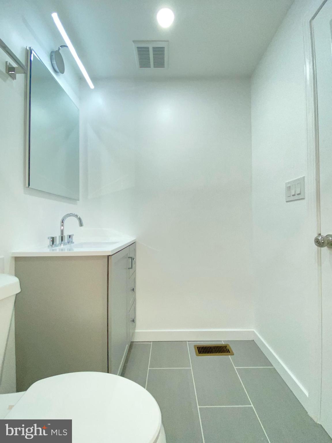 HOLLINS-ROUNDHOUSE HISTORIC DISTRICT - Residential Lease