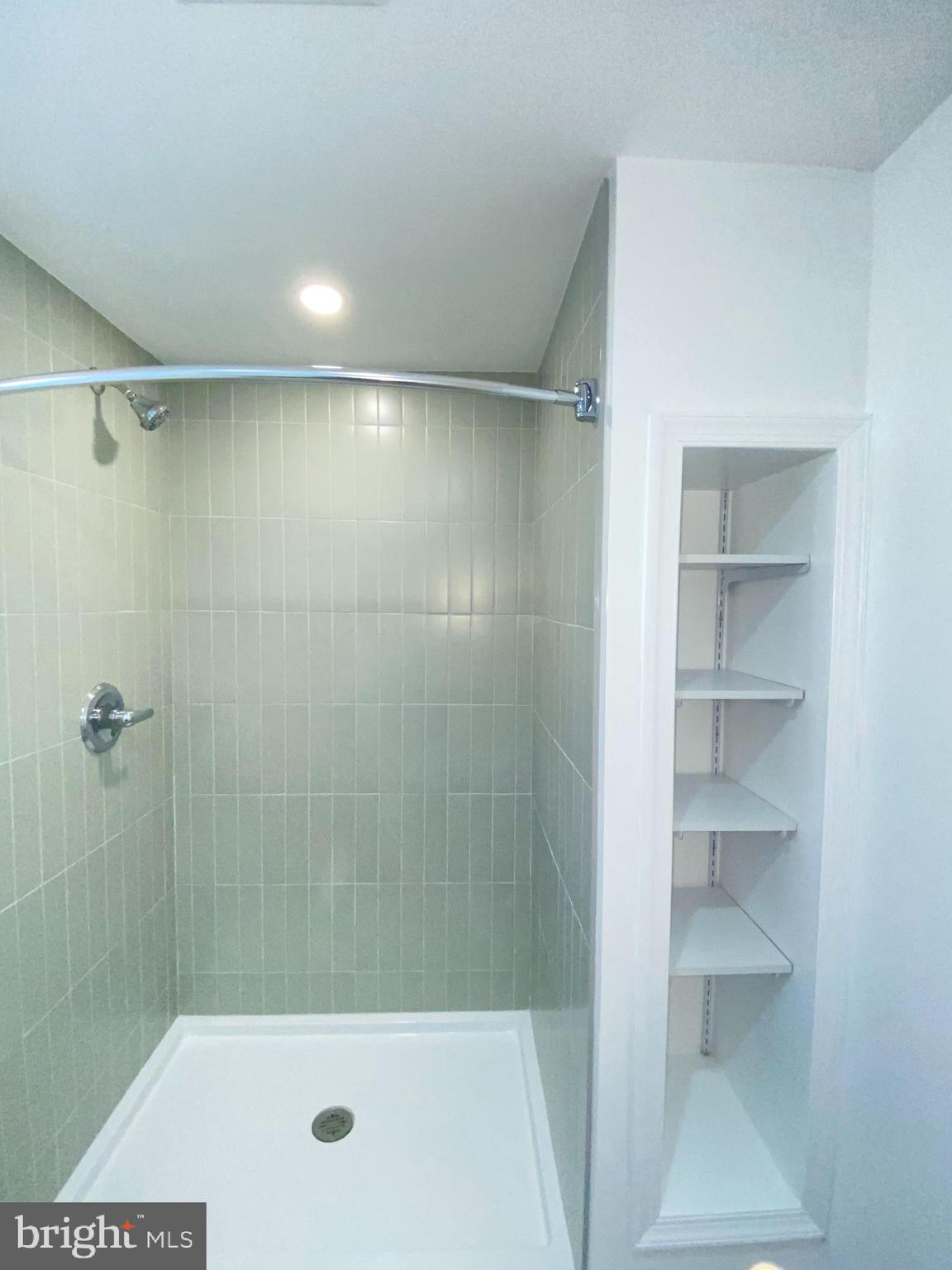 HOLLINS-ROUNDHOUSE HISTORIC DISTRICT - Residential Lease