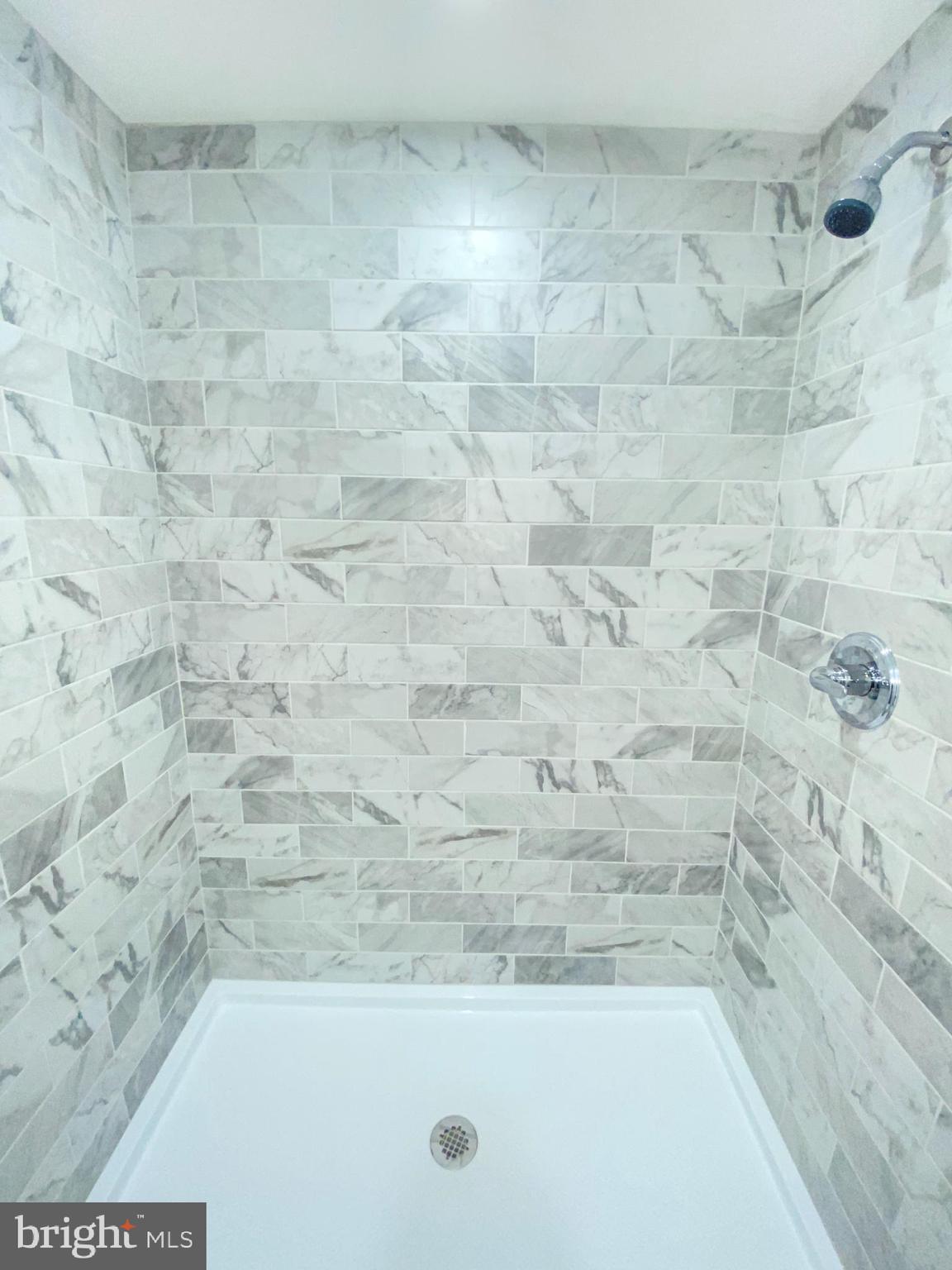 HOLLINS-ROUNDHOUSE HISTORIC DISTRICT - Residential Lease