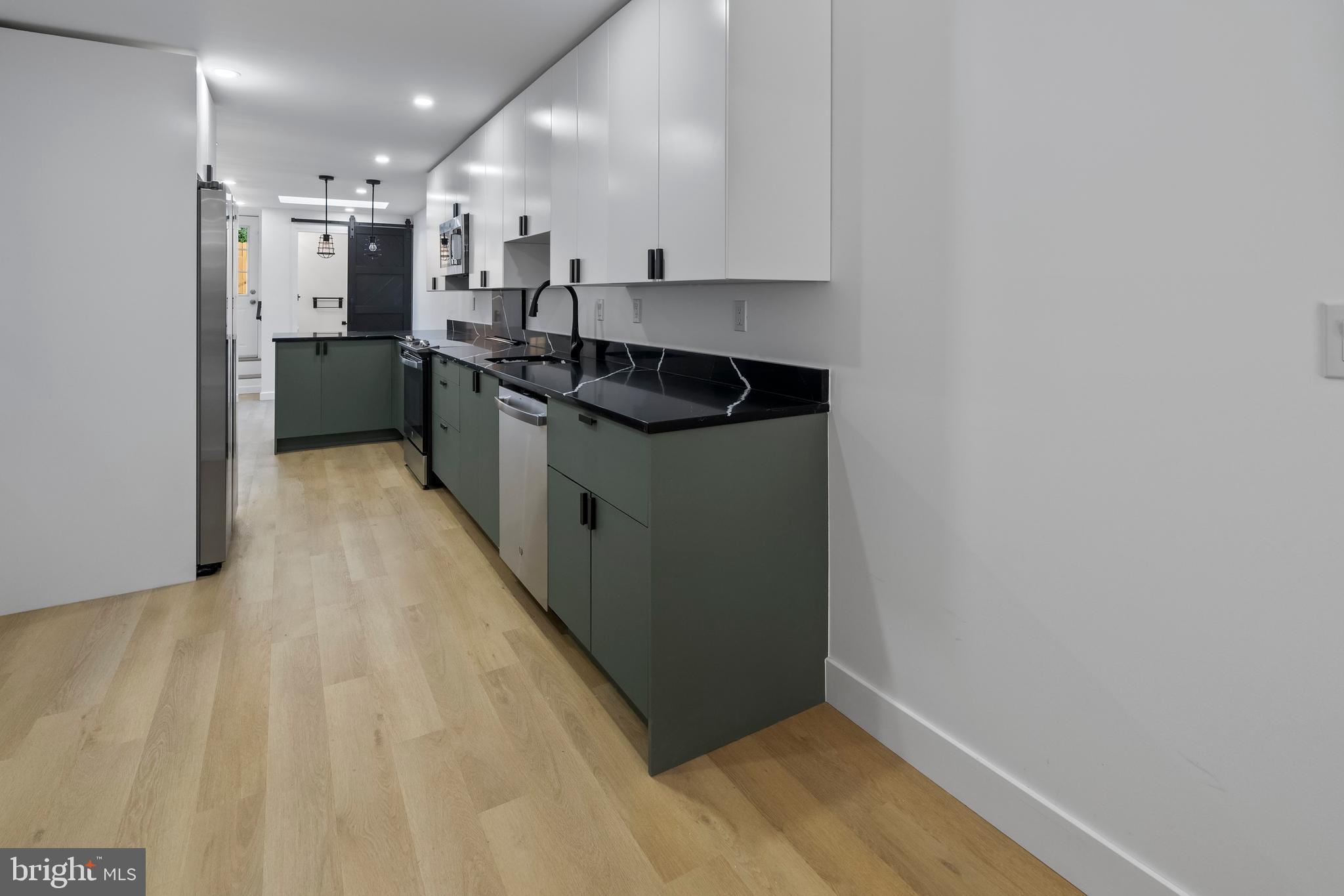 HOLLINS-ROUNDHOUSE HISTORIC DISTRICT - Residential Lease