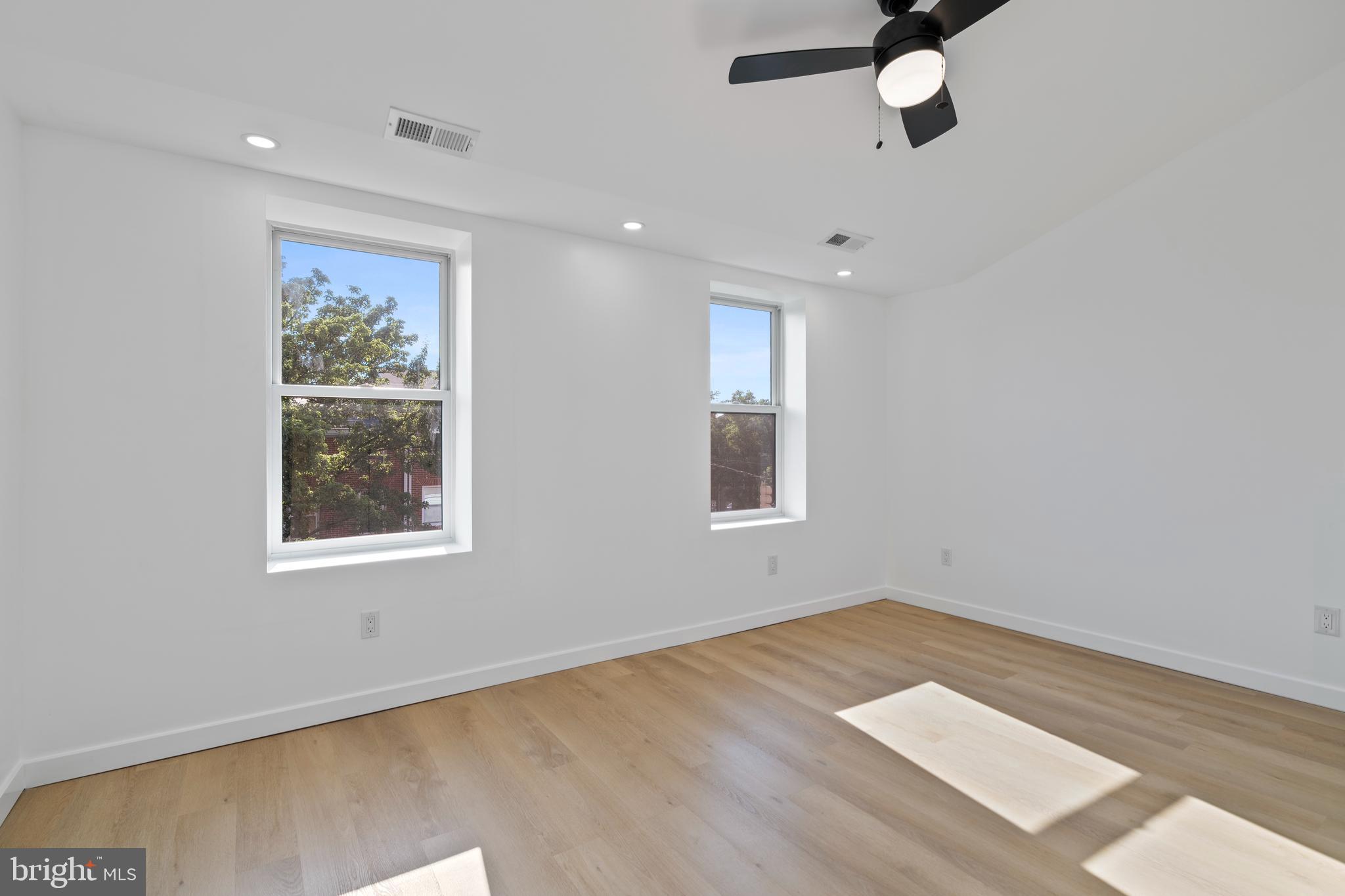 HOLLINS-ROUNDHOUSE HISTORIC DISTRICT - Residential Lease