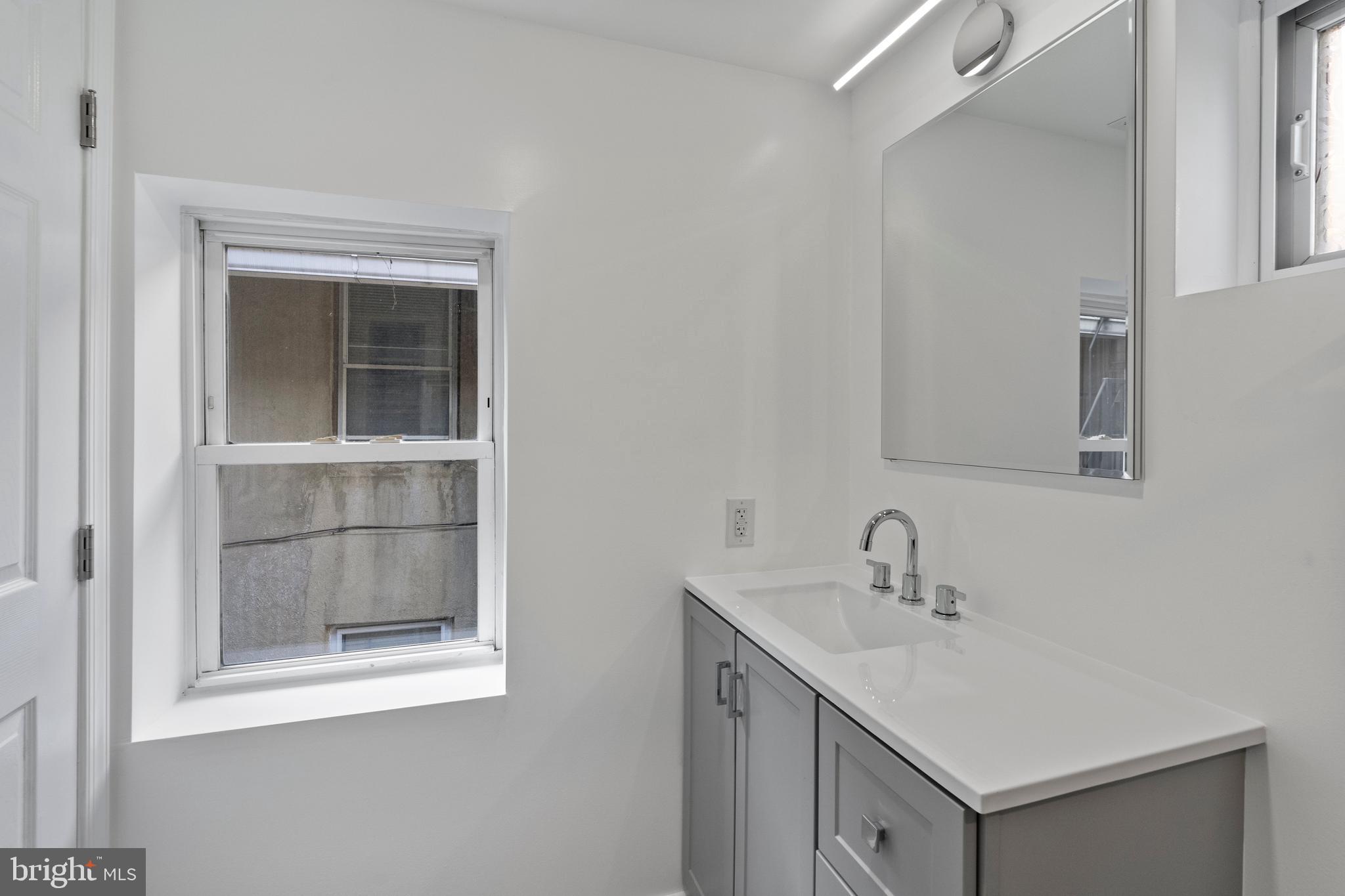 HOLLINS-ROUNDHOUSE HISTORIC DISTRICT - Residential Lease