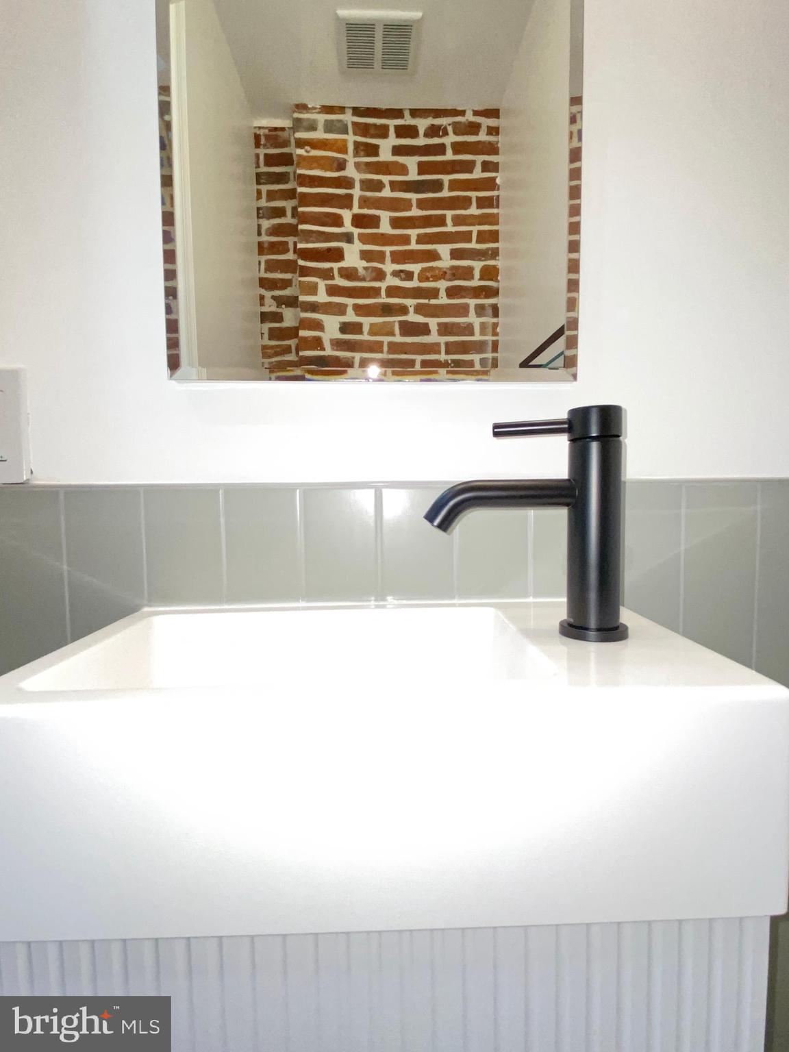 HOLLINS-ROUNDHOUSE HISTORIC DISTRICT - Residential Lease