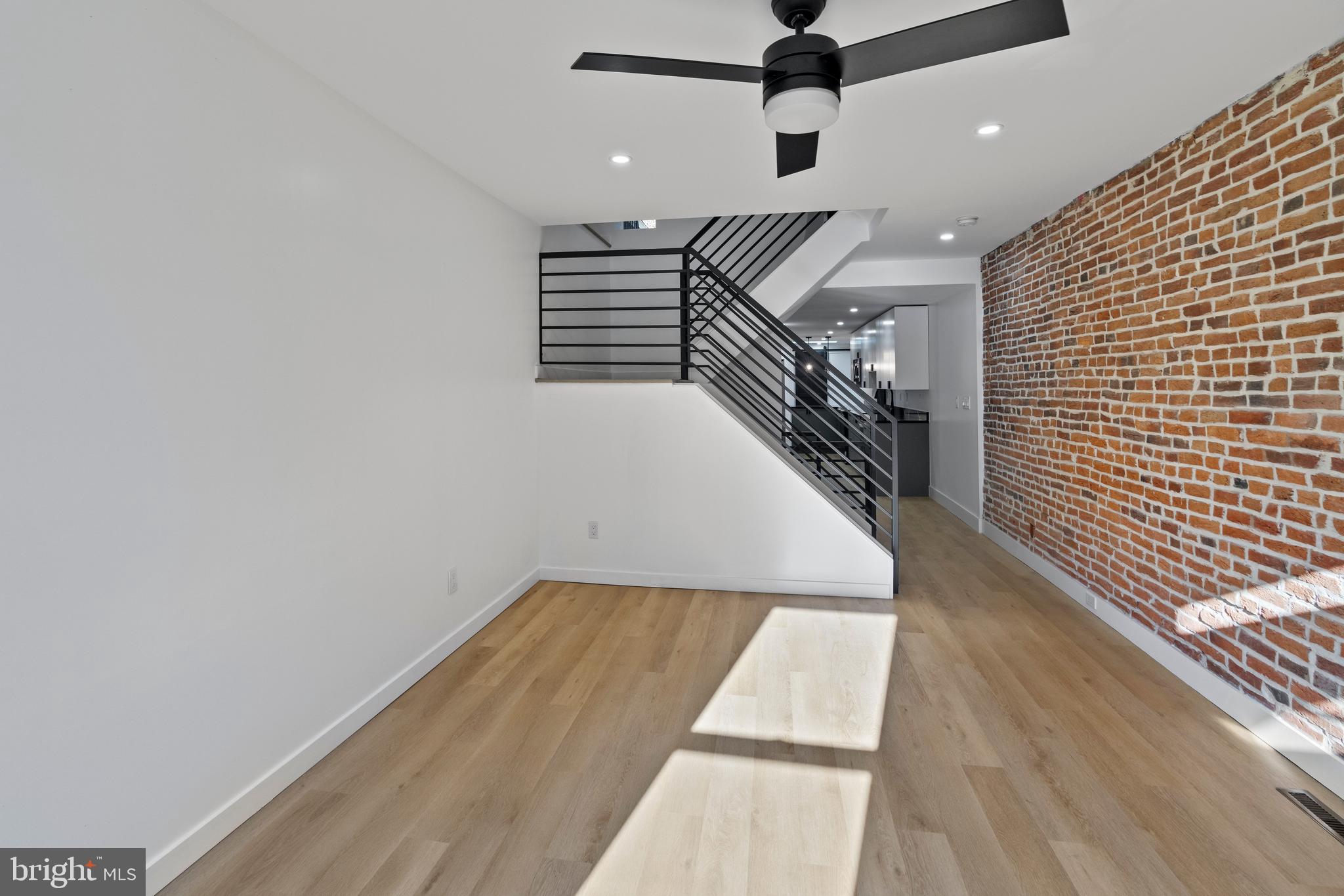 HOLLINS-ROUNDHOUSE HISTORIC DISTRICT - Residential Lease