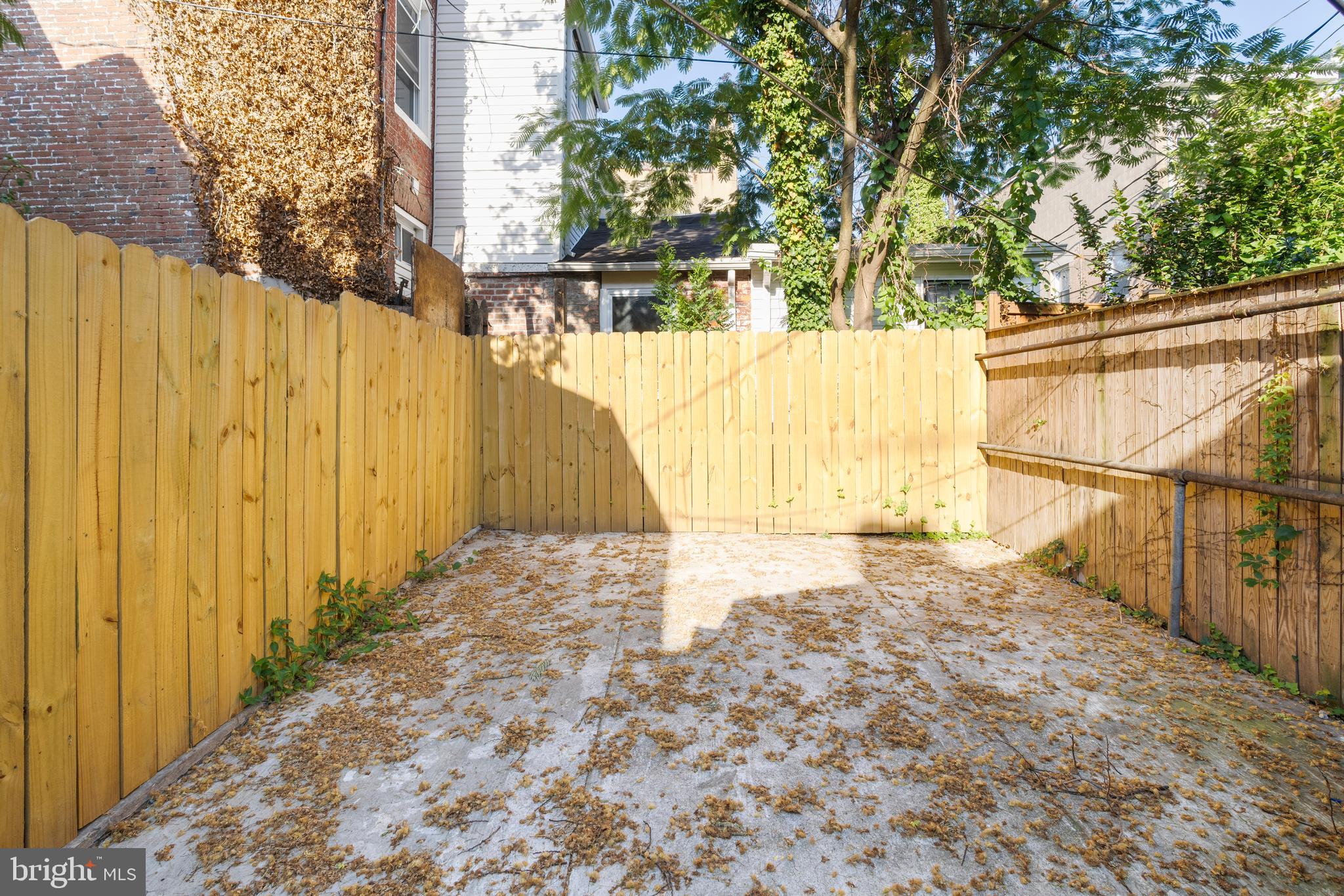 HOLLINS-ROUNDHOUSE HISTORIC DISTRICT - Residential Lease