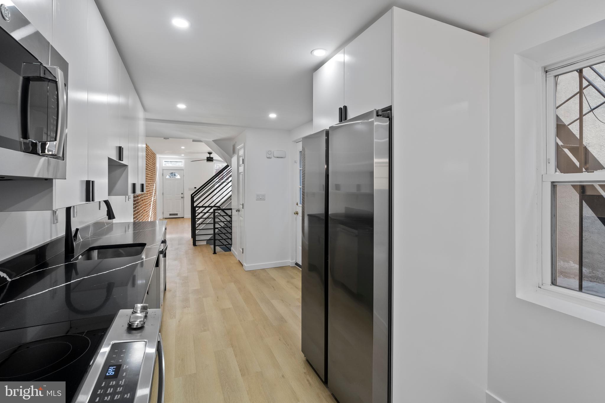 HOLLINS-ROUNDHOUSE HISTORIC DISTRICT - Residential Lease