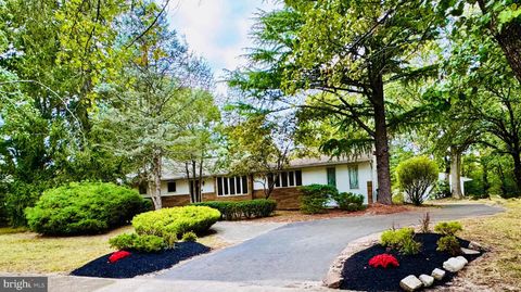 3 SOUTHGATE DRIVE VOORHEES NJ 08043