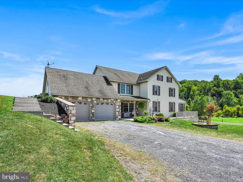 Photo of 130 Pine View Drive, DENVER, PA 17517 (MLS # PALA2057374)