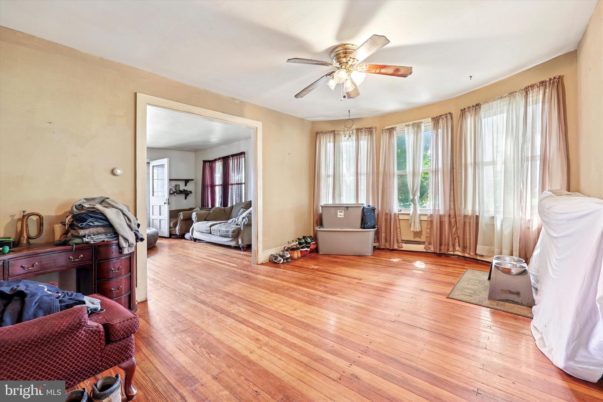 400 W GLENSIDE AVENUE