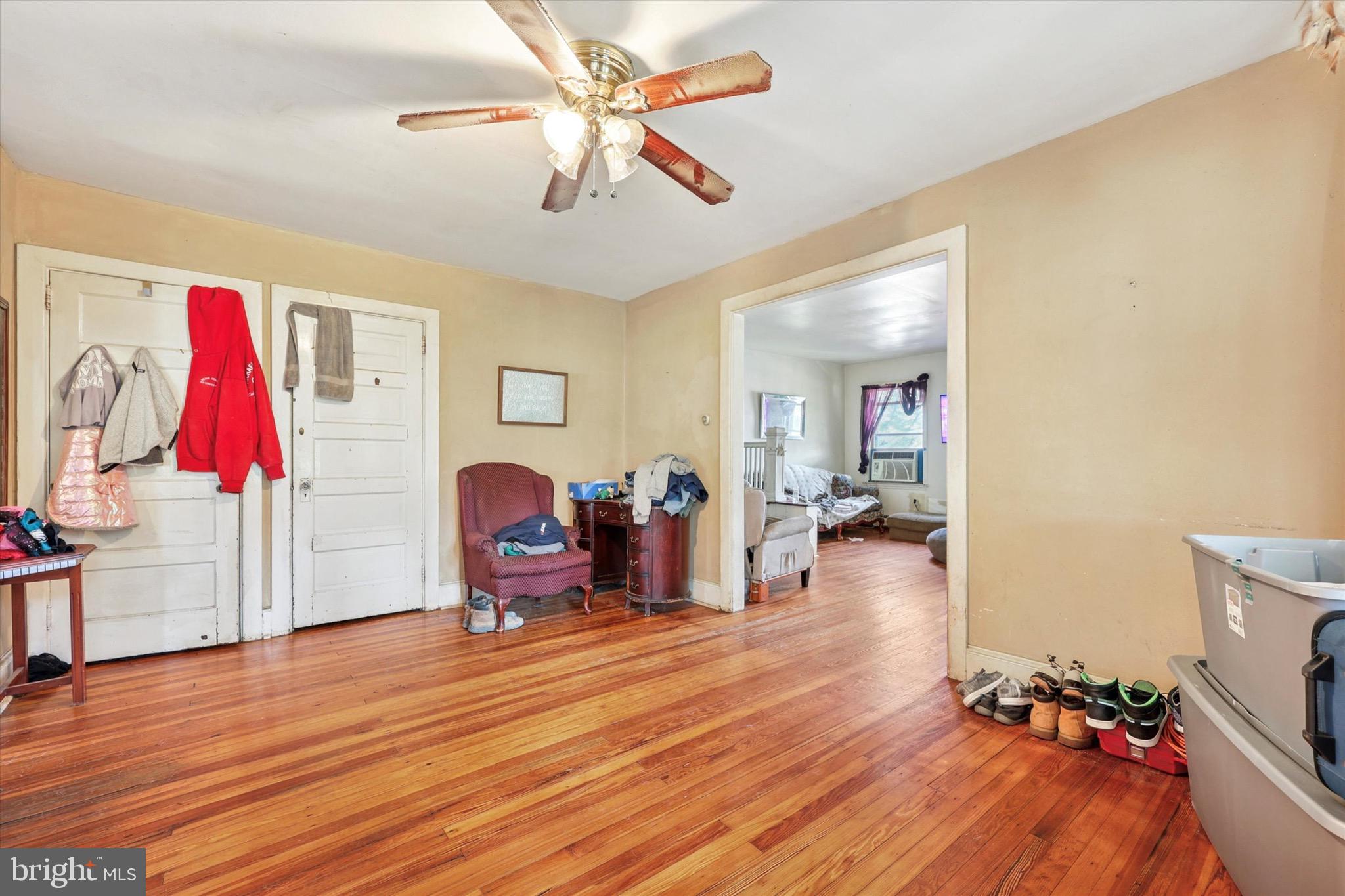 400 W GLENSIDE AVENUE