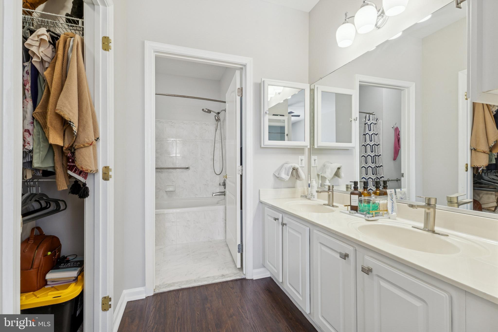 ASHBURN FARM - Residential