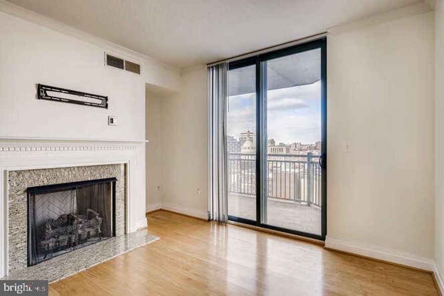 Value priced two bedroom unit with large private balcony overlooking northern city skyline!  Great location just two blocks from harbor.  Full-service building with 24-hour desk, on-site manager, rooftop pool, gym, internet business center and party room.  Parking in attached garage included.  Stainless appliances, granite counters and wood floors in this fabulous unit.   In-unit laundry and separate shower in master ensuite bath.