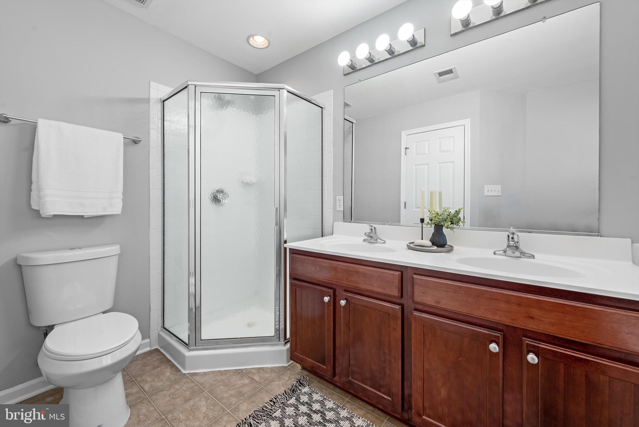 LAKELAND PLACE - Residential