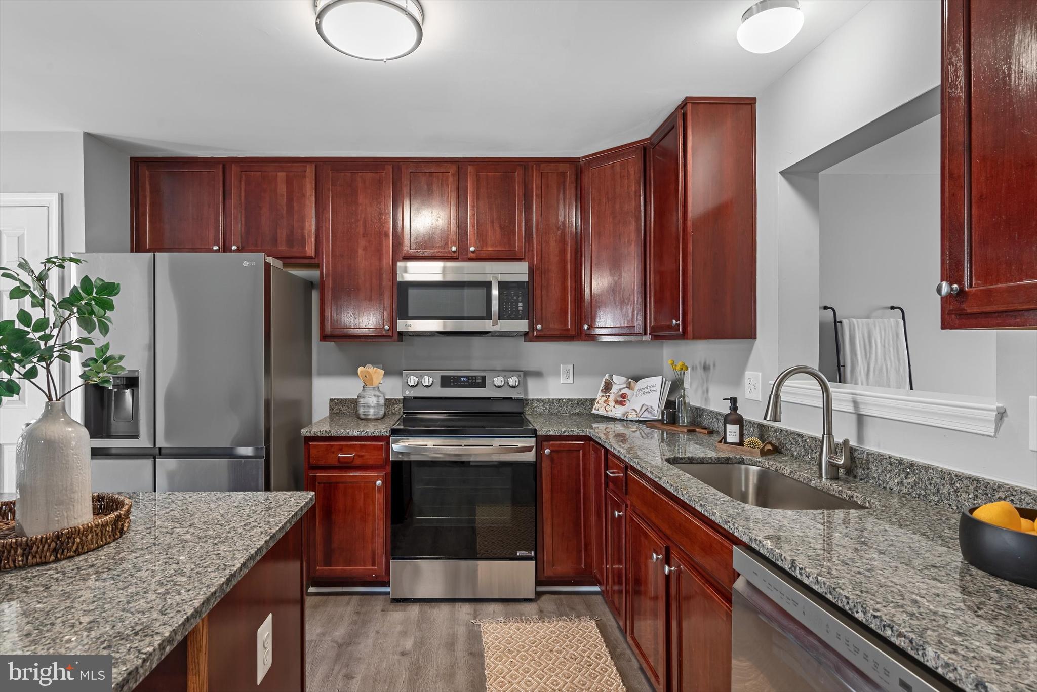 LAKELAND PLACE - Residential