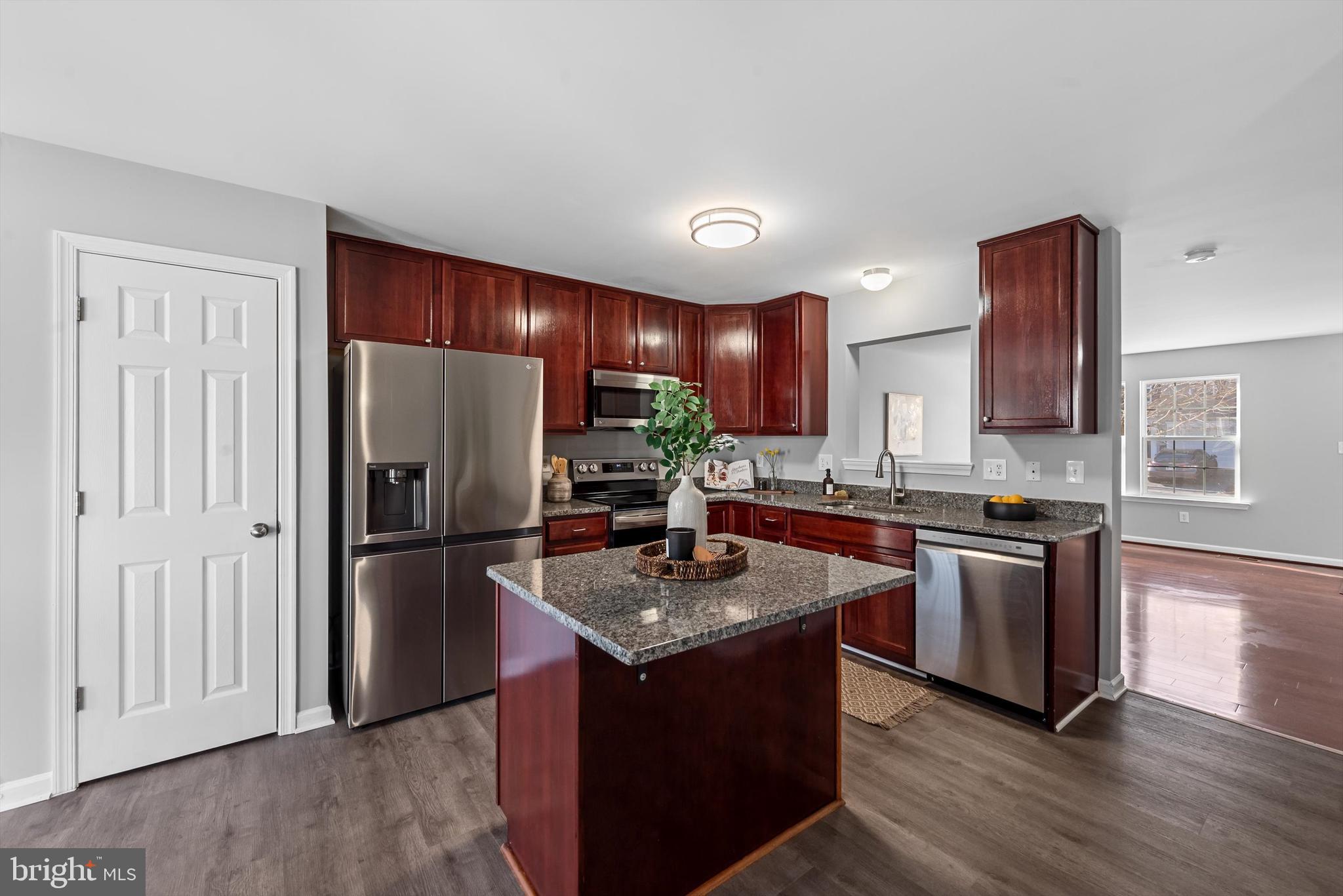 LAKELAND PLACE - Residential