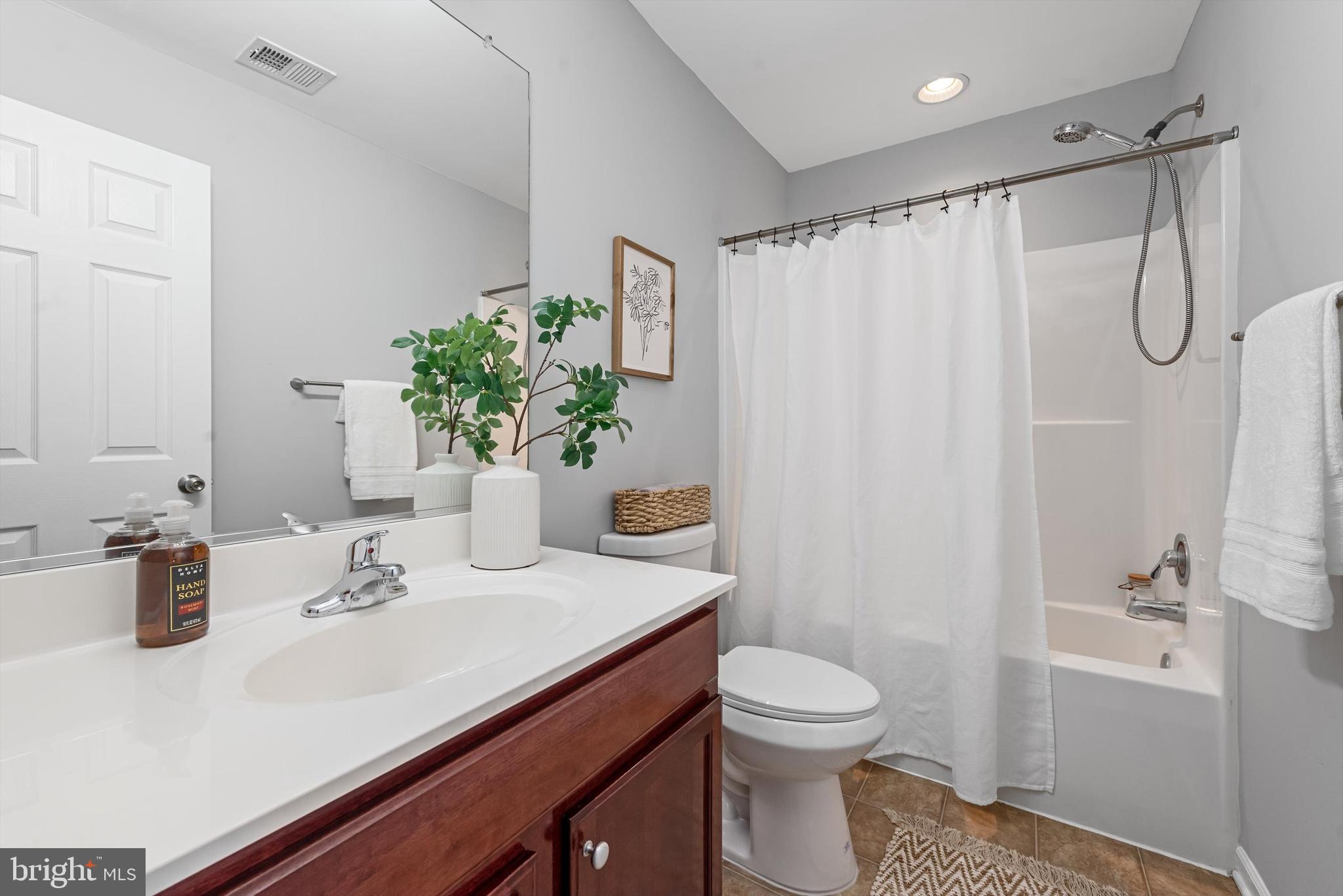 LAKELAND PLACE - Residential