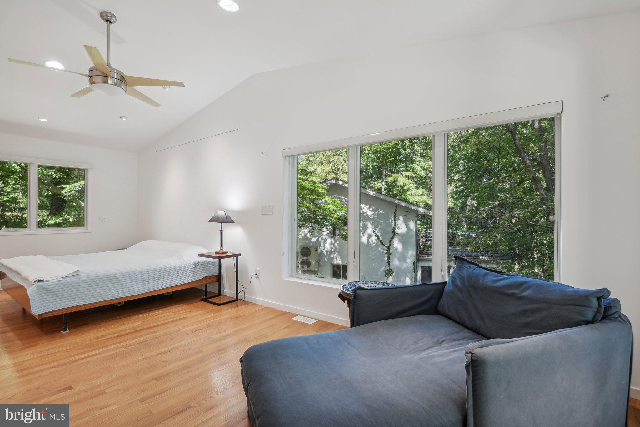 CARDEROCK SPRINGS - Residential