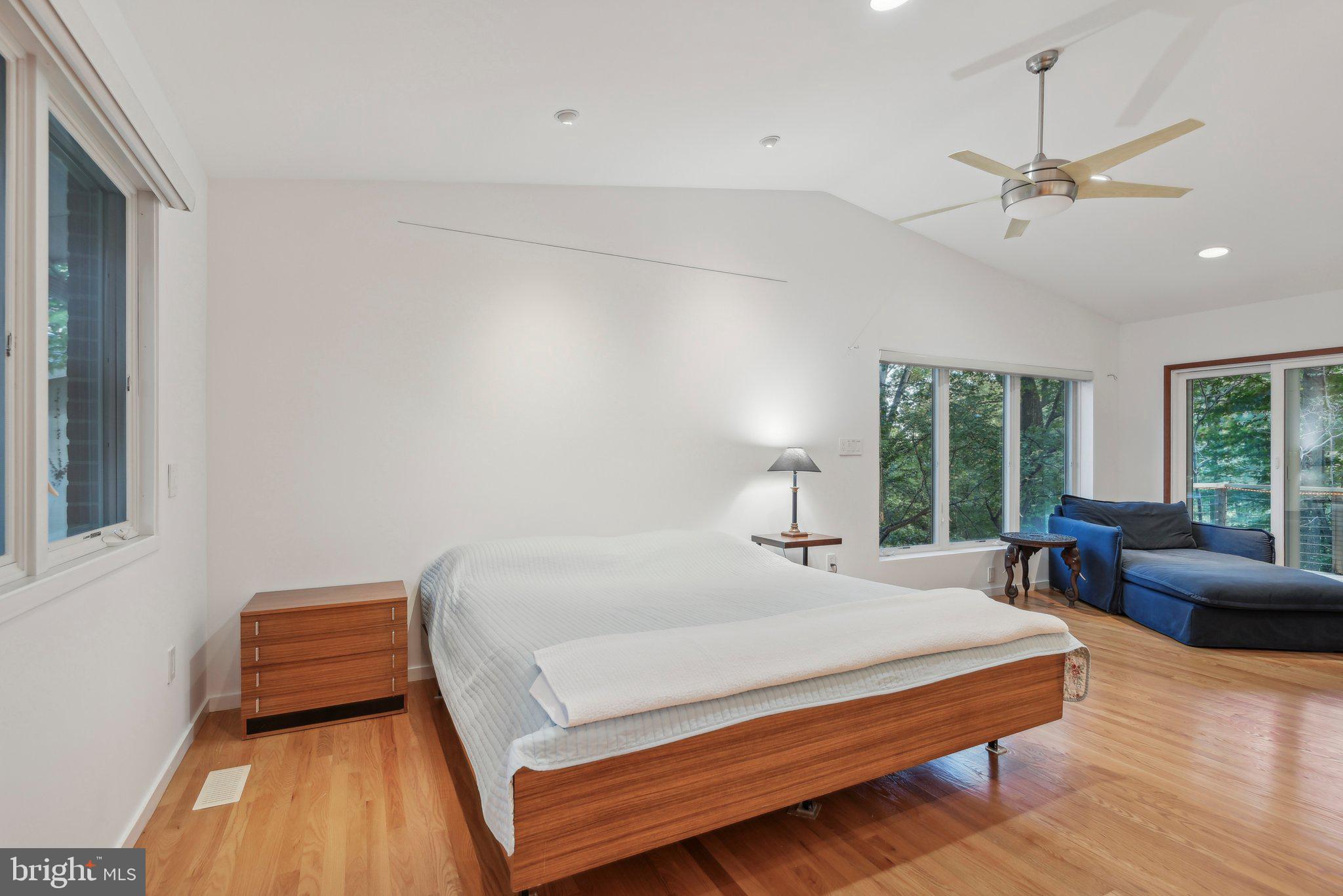 CARDEROCK SPRINGS - Residential