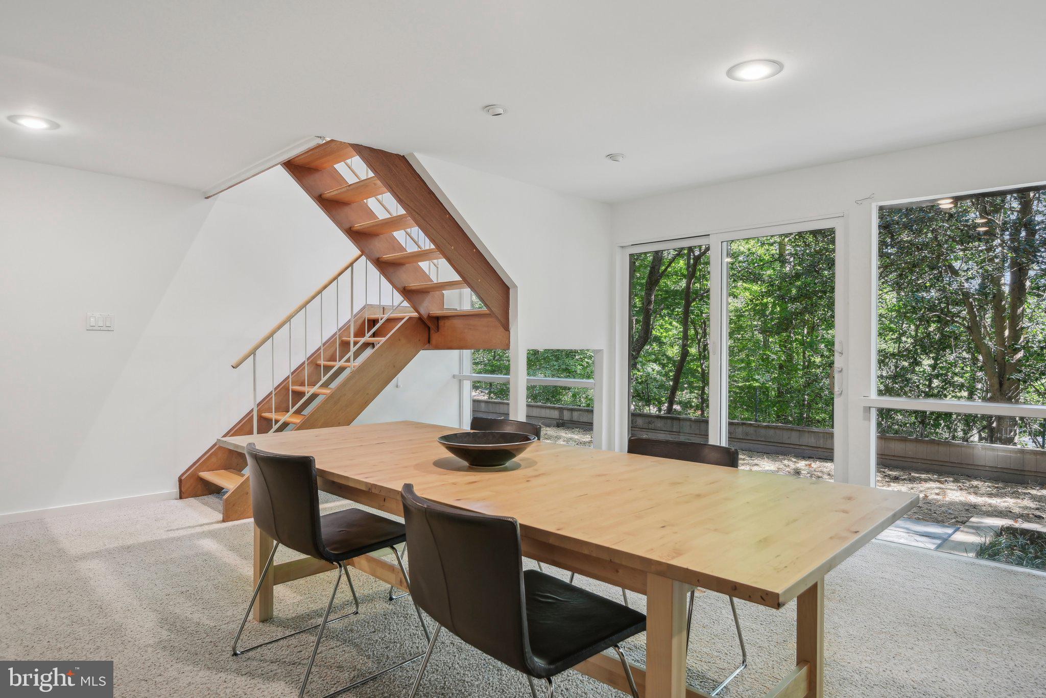 CARDEROCK SPRINGS - Residential