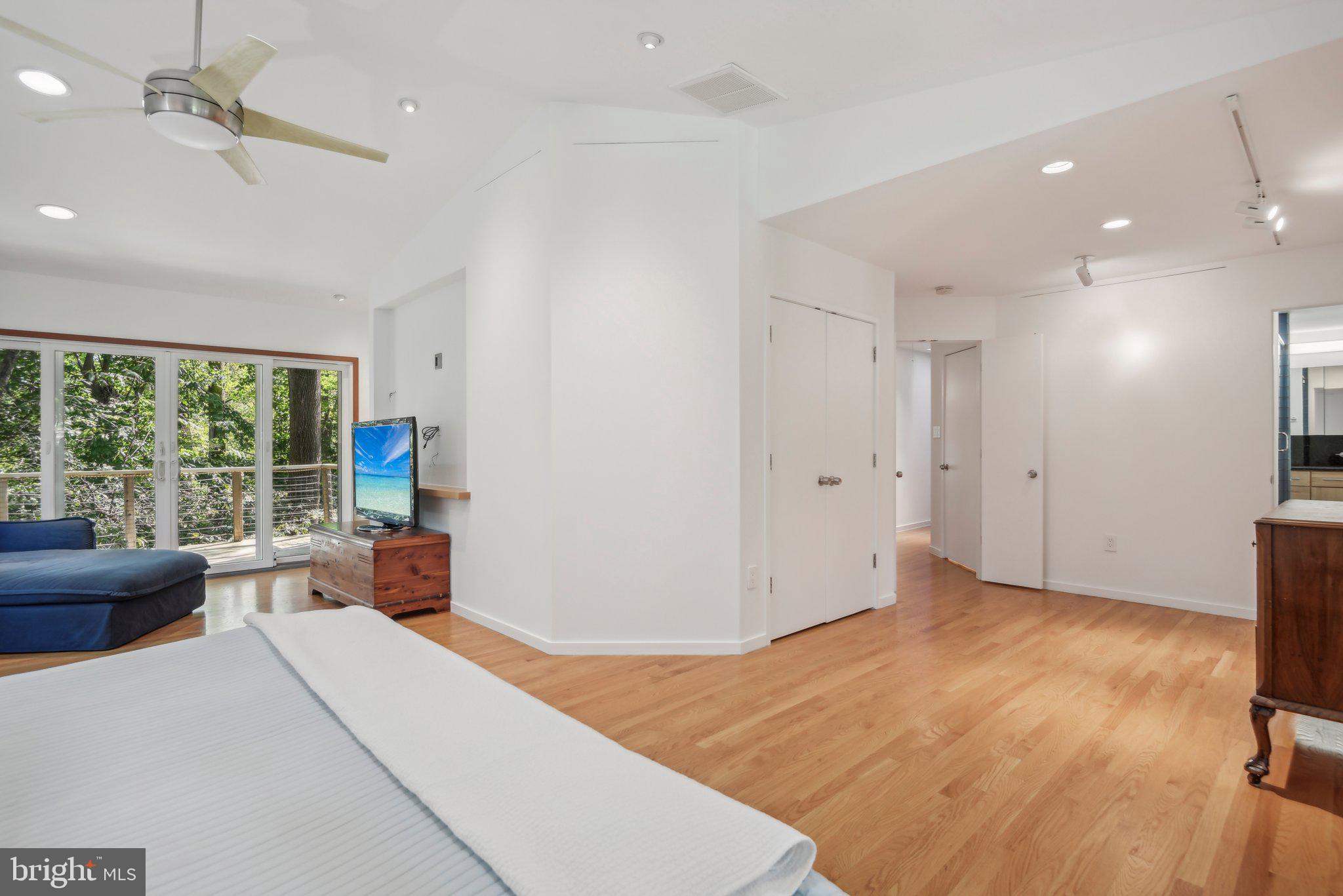 CARDEROCK SPRINGS - Residential